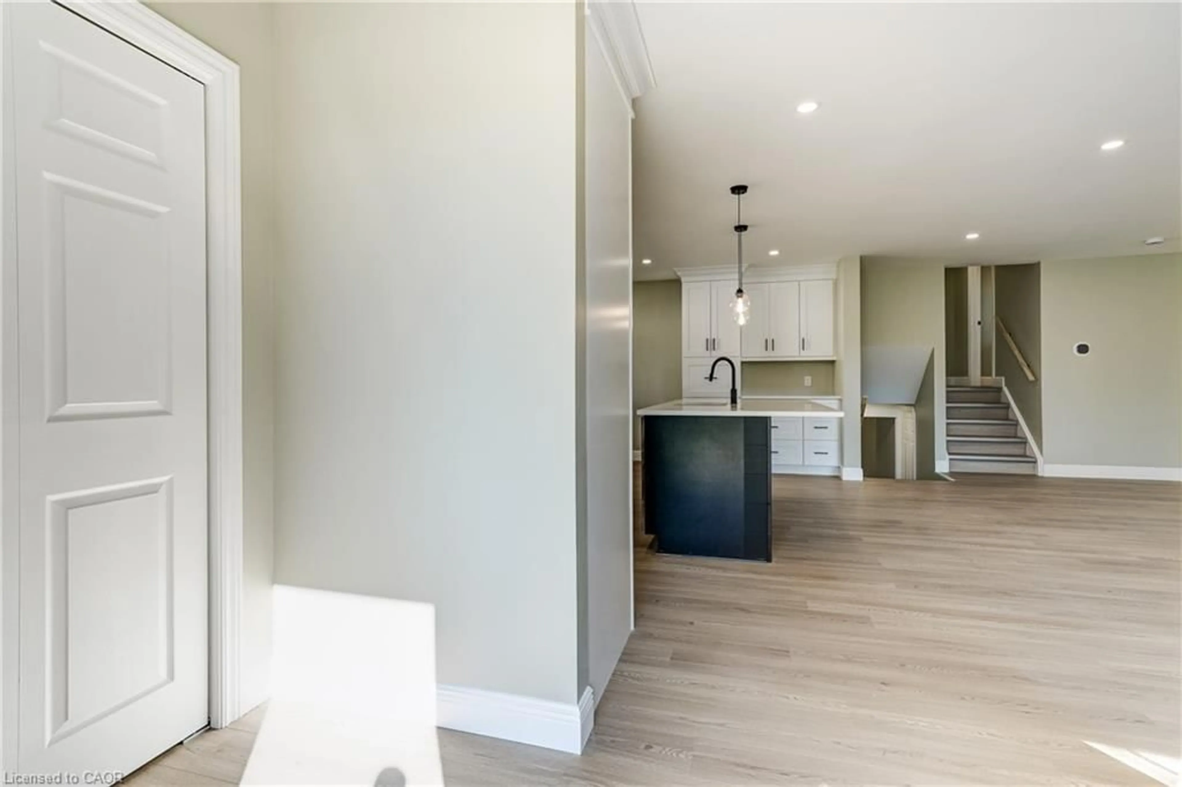 Open concept kitchen, unknown for 191 Glenmor Dr, Caledonia Ontario N3W 1K3