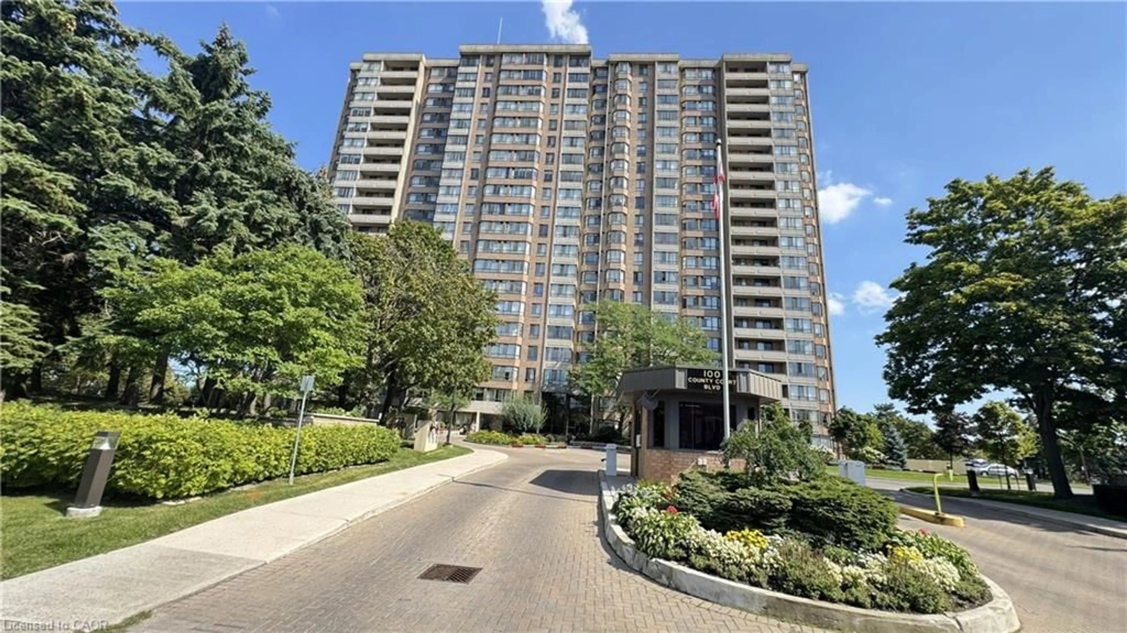 Indoor foyer for 100 County Court Crt #707, Brampton Ontario L6W 3X1