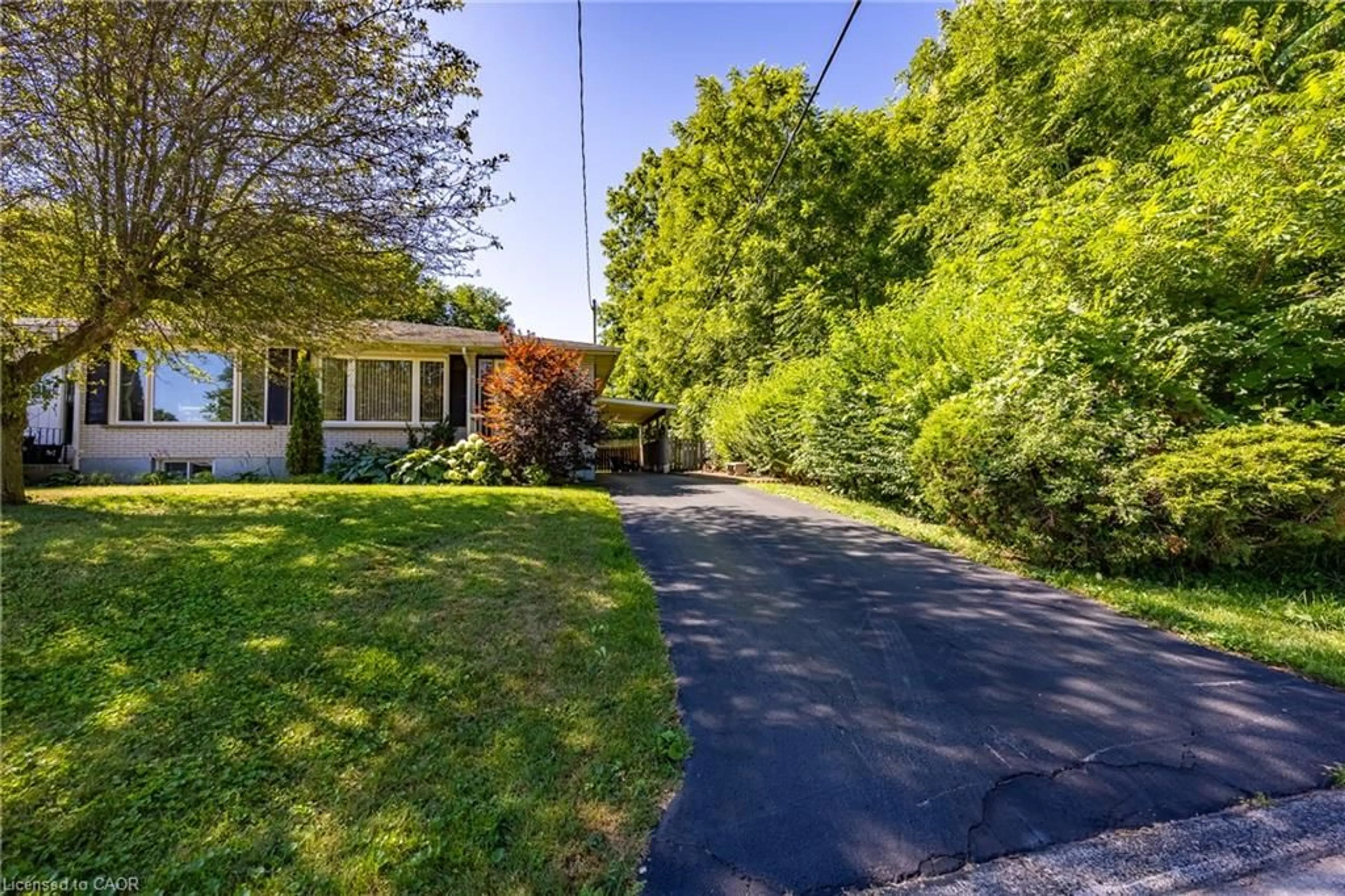 A pic from outside/outdoor area/front of a property/back of a property/a pic from drone, street for 78 Parker Dr, Simcoe Ontario N3Y 1A4