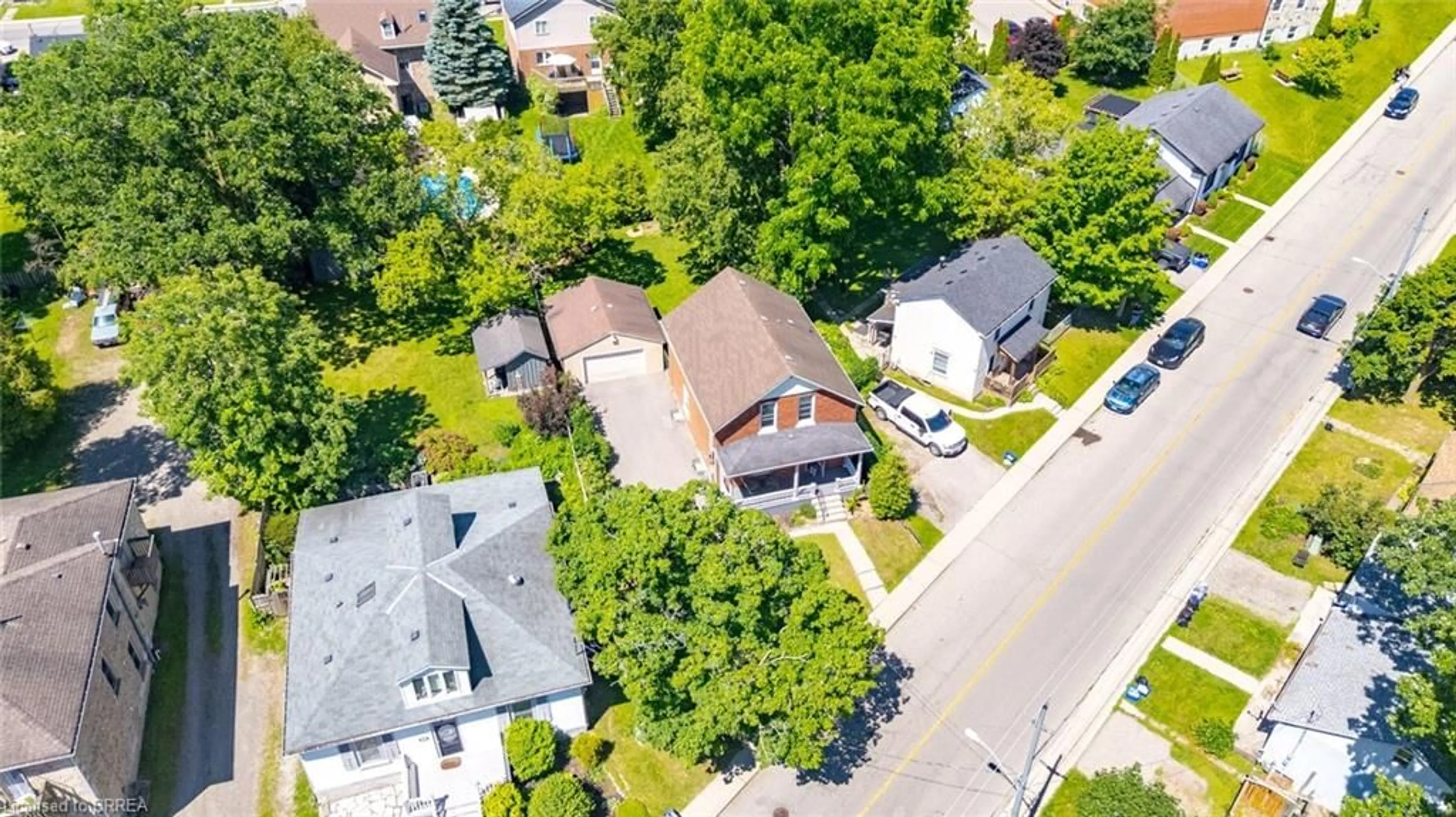 A pic from outside/outdoor area/front of a property/back of a property/a pic from drone, street for 73 Grand River St, Paris Ontario N3L 2B5