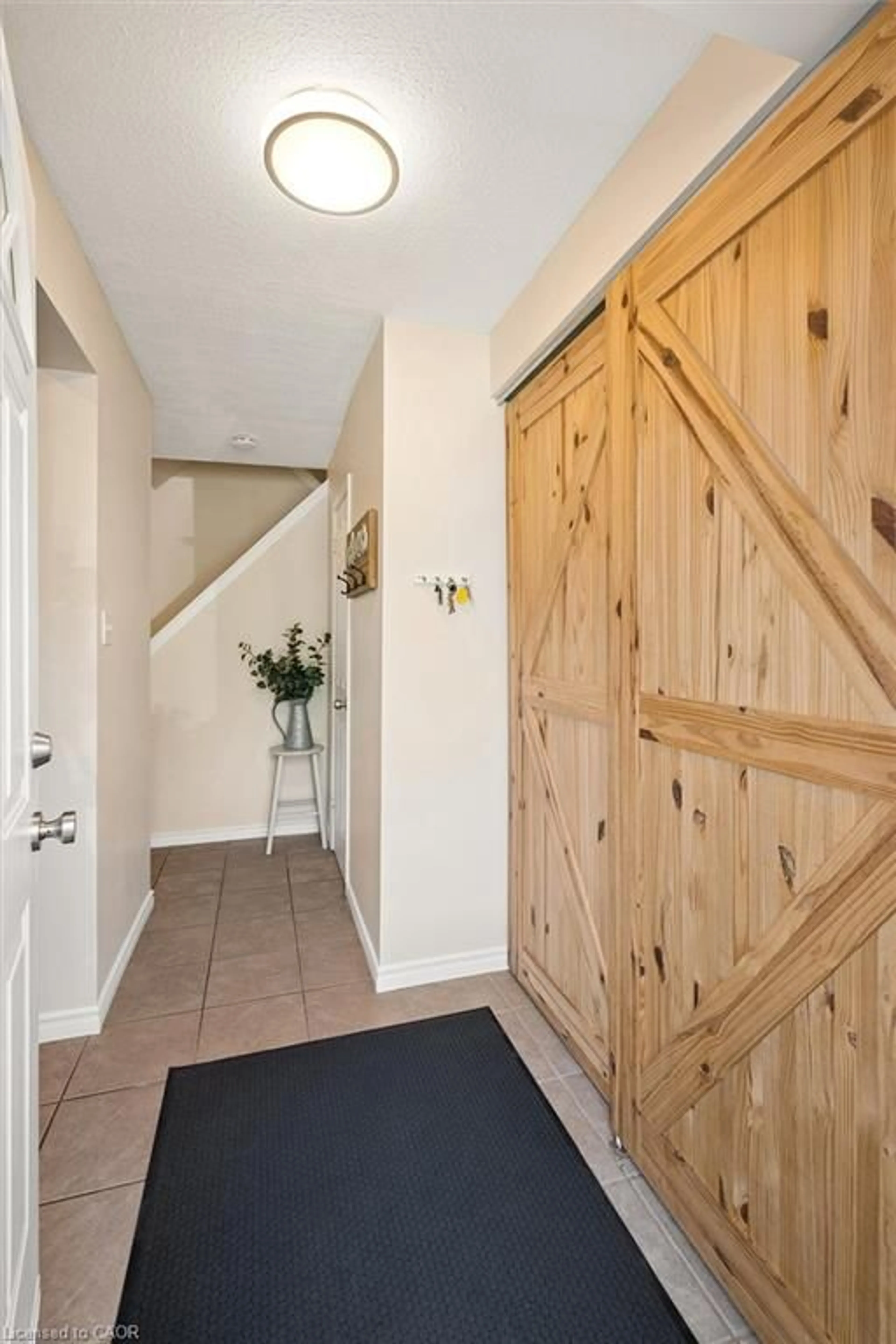 Indoor entryway for 91 Hadati Rd, Guelph Ontario N1E 6G9