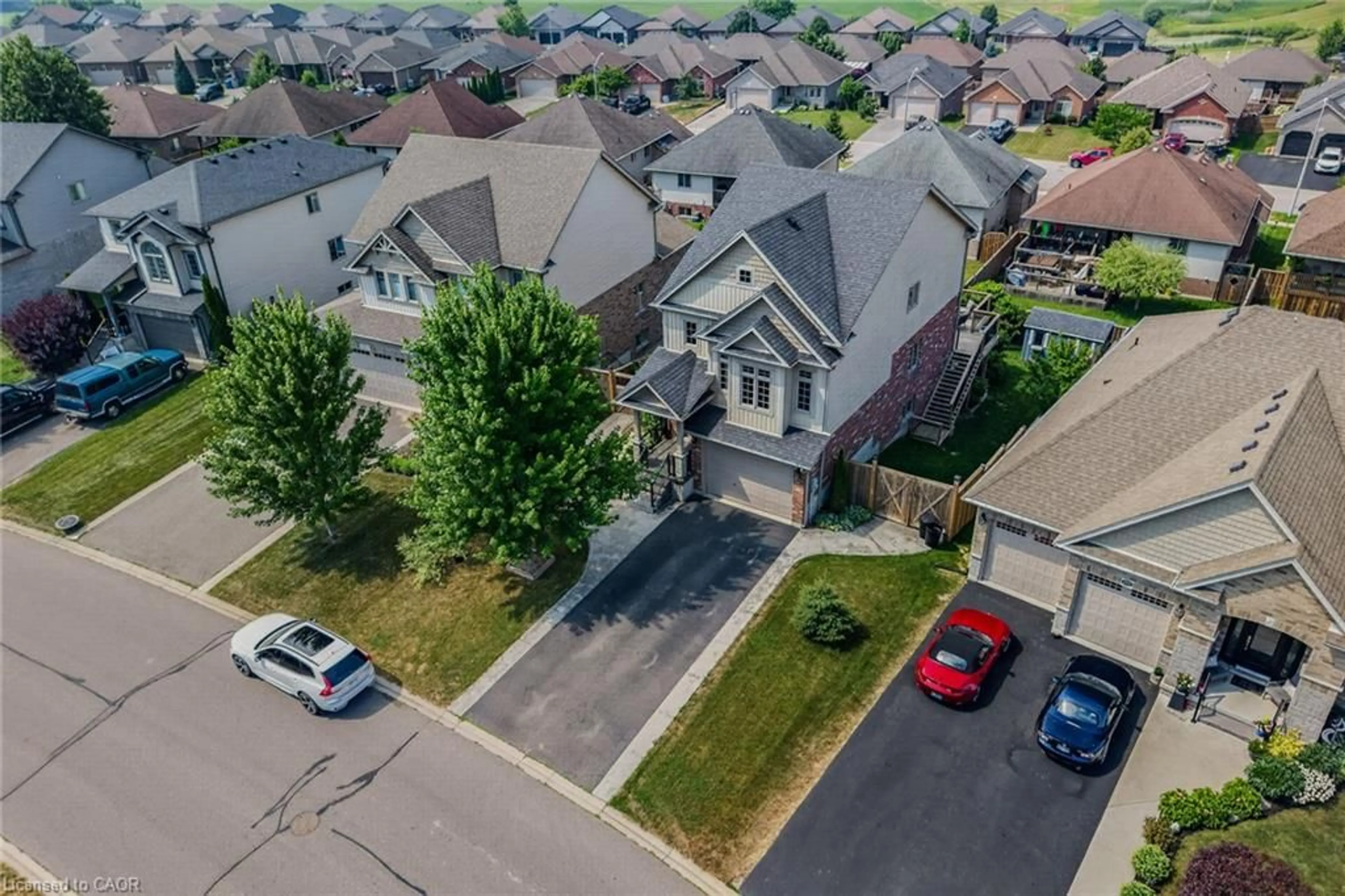 A pic from outside/outdoor area/front of a property/back of a property/a pic from drone, street for 174 Woodway Trail, Simcoe Ontario N3Y 0B8