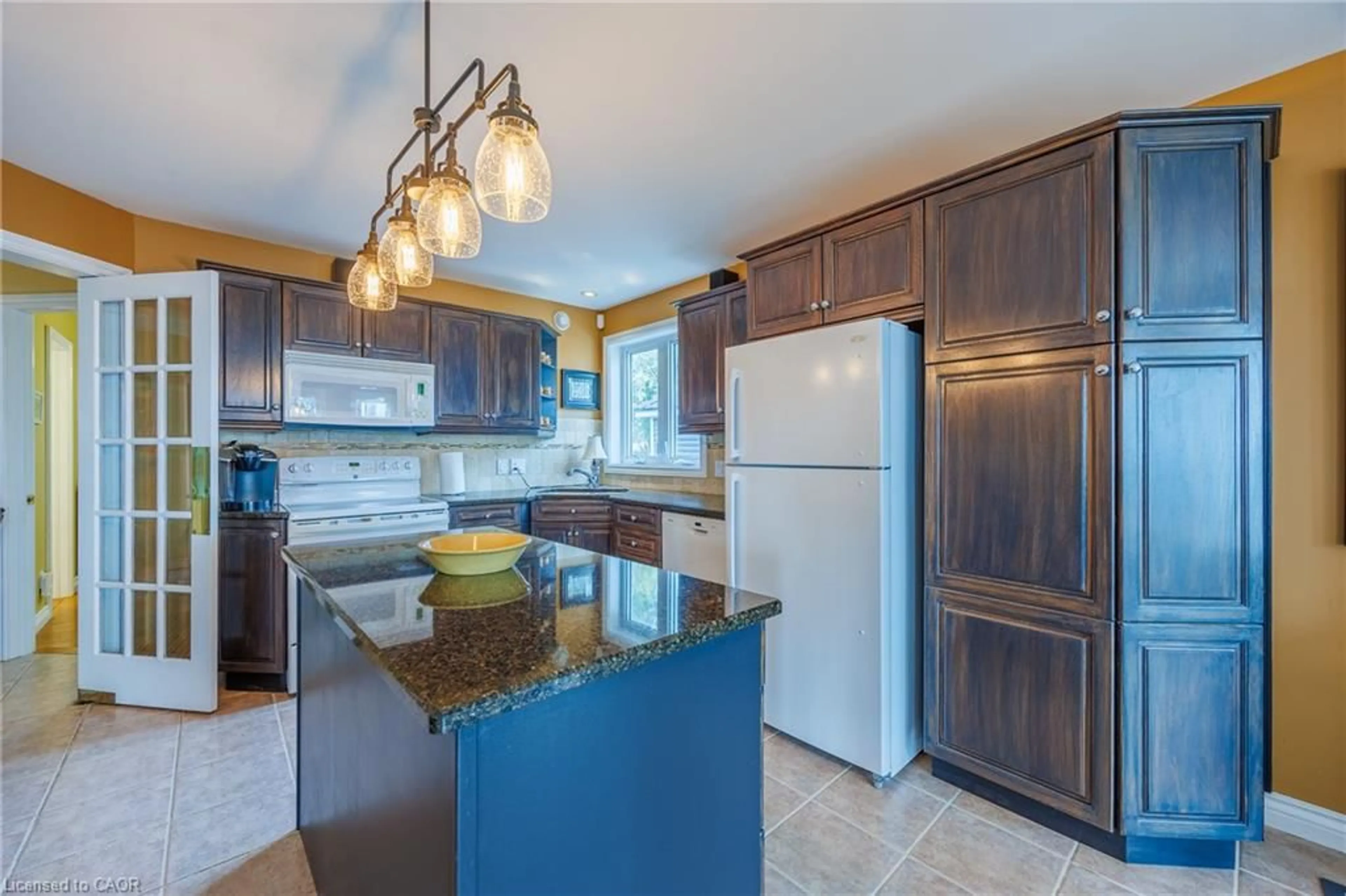 Open concept kitchen, ceramic/tile floor for 26 Erie Blvd, Port Rowan Ontario N0E 1M0