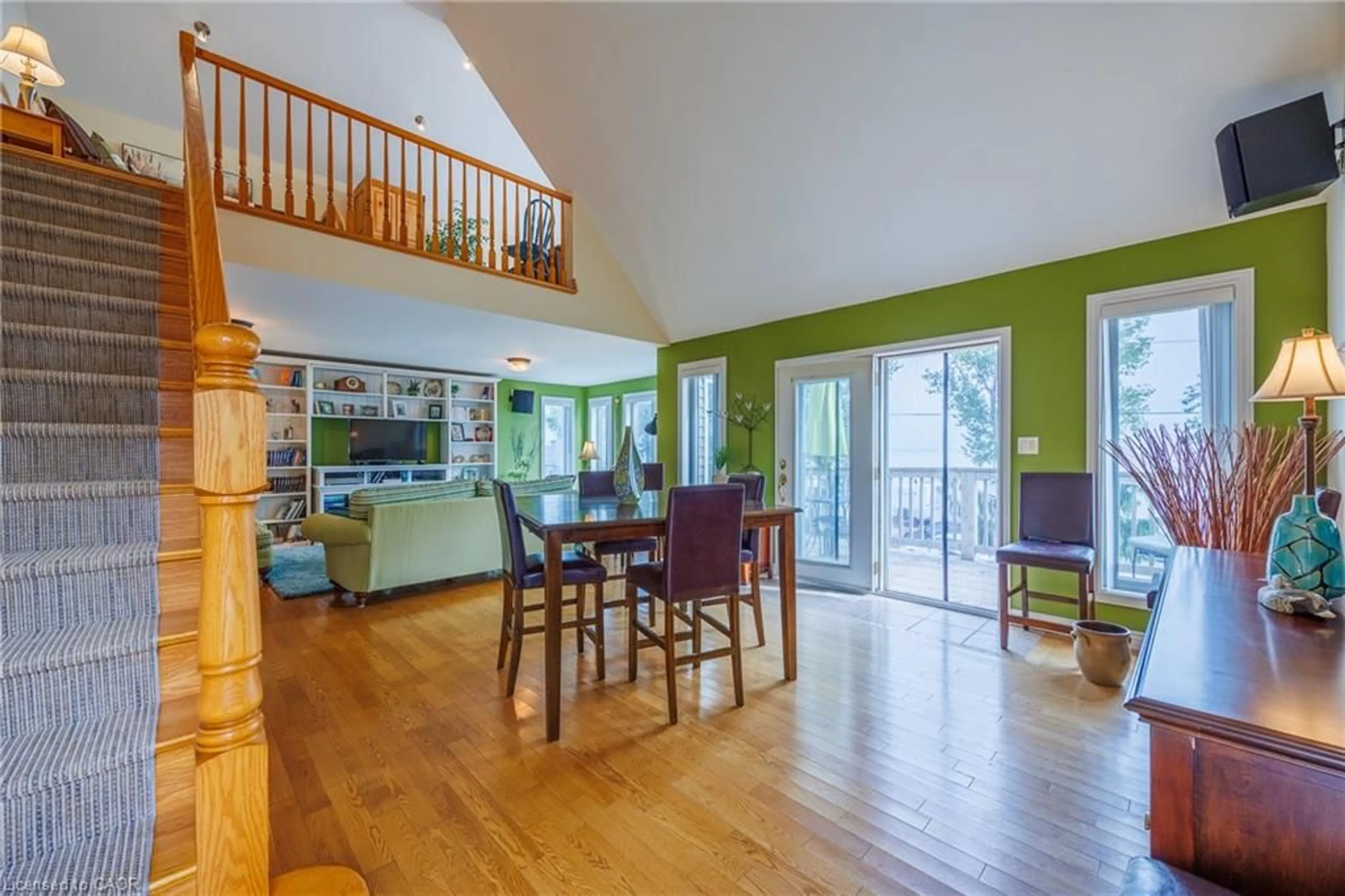 Open concept kitchen, wood/laminate floor for 26 Erie Blvd, Port Rowan Ontario N0E 1M0