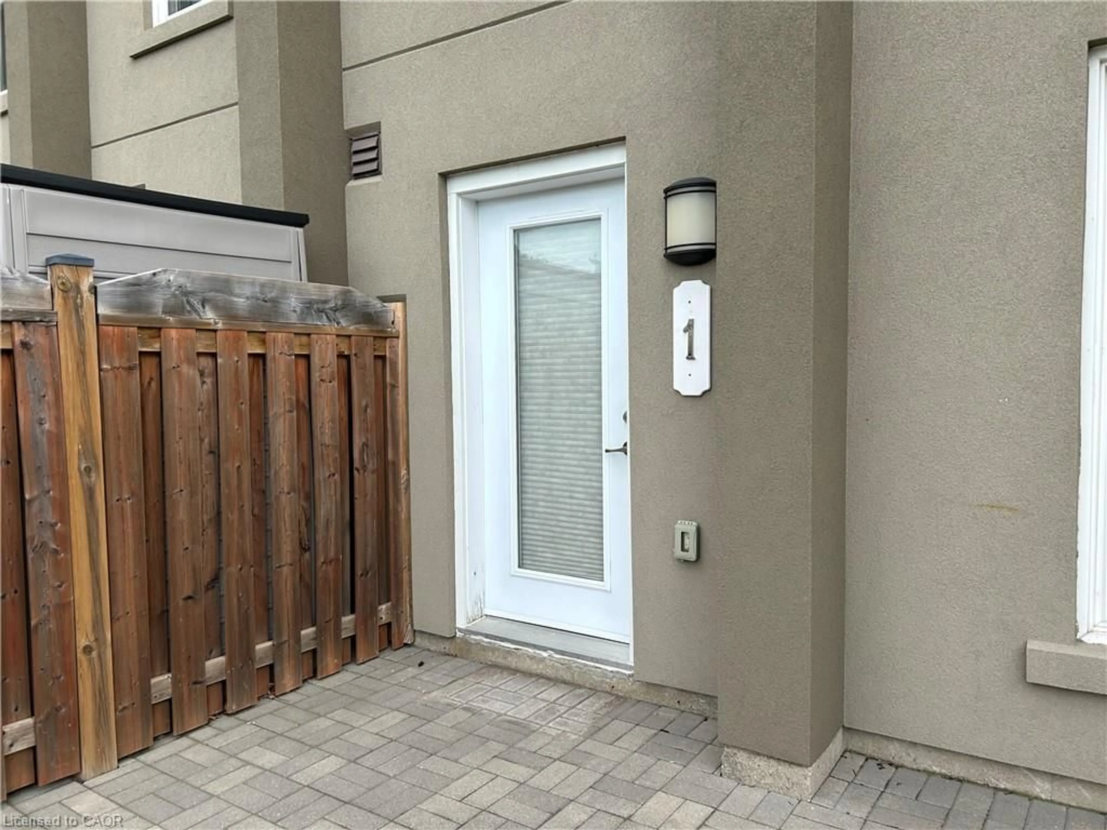 Indoor entryway for 992 Windham Centre Rd #1, Windham Centre Ontario N0E 2A0