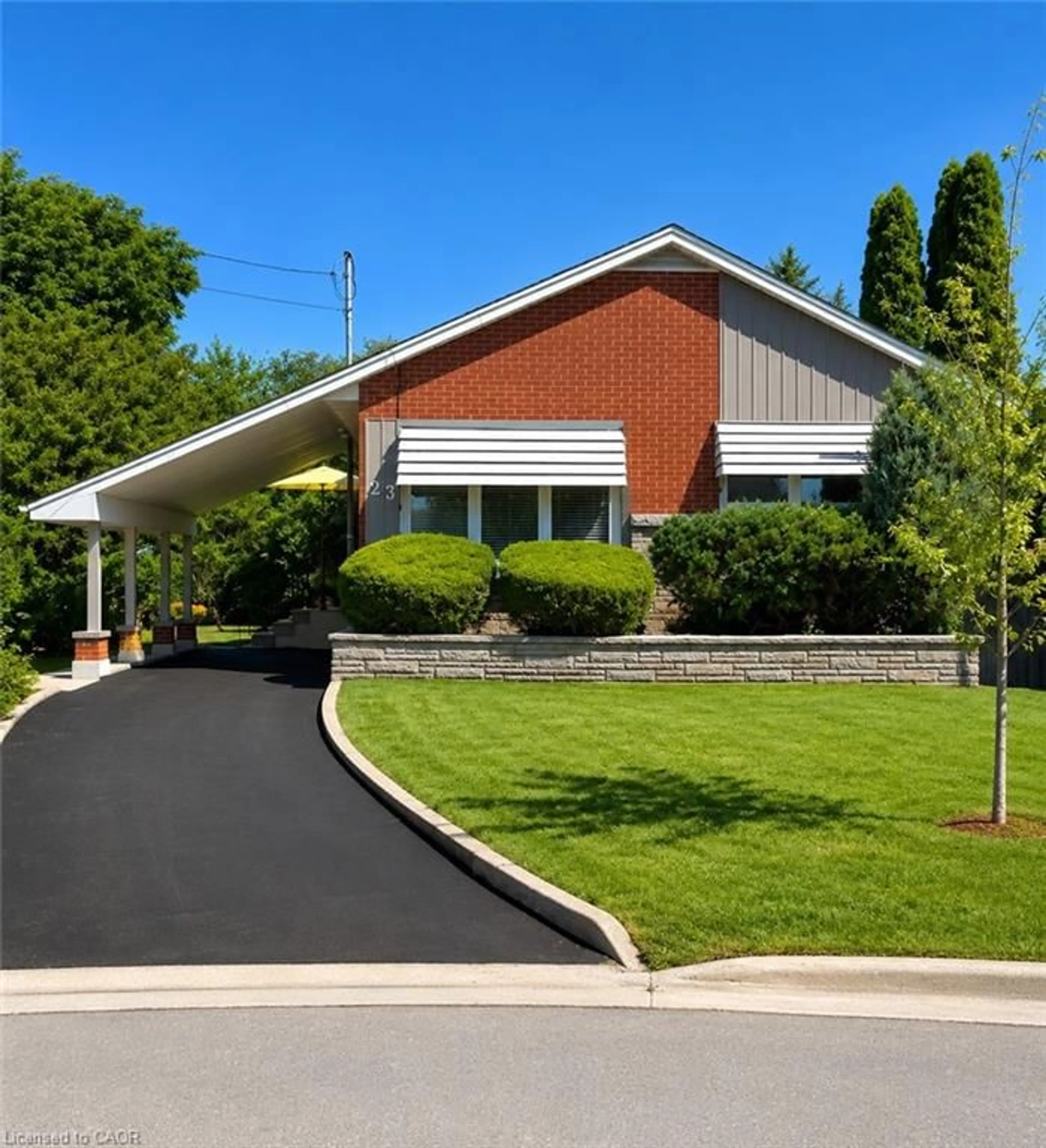 Home with vinyl exterior material, unknown for 23 Percy Crt, Hamilton Ontario L8T 1W7