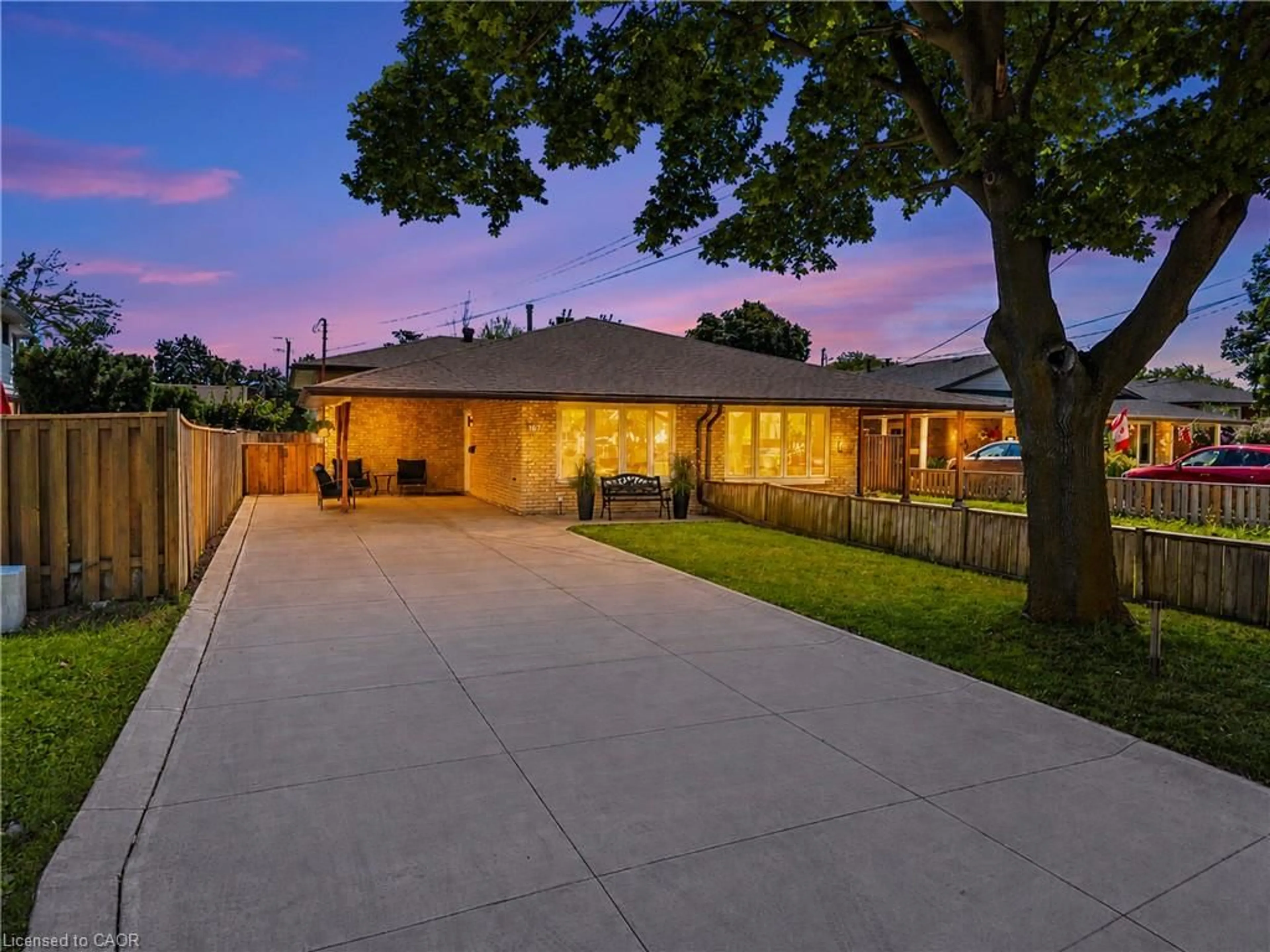 A pic from outside/outdoor area/front of a property/back of a property/a pic from drone, street for 167 Berkindale Dr, Hamilton Ontario L8E 2R6