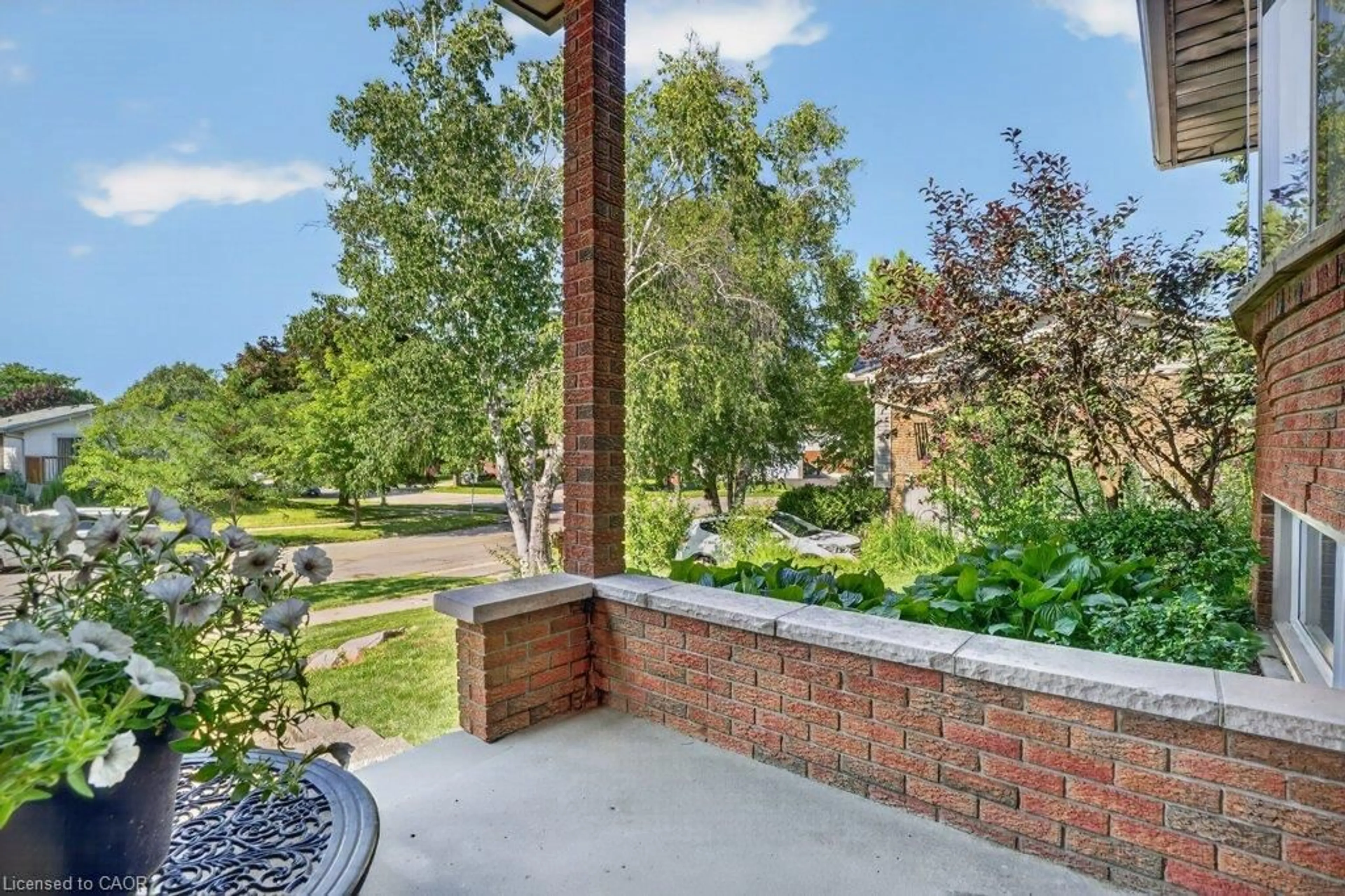 Patio, unknown for 11 Graywood Crt, Kitchener Ontario N2E 1W2