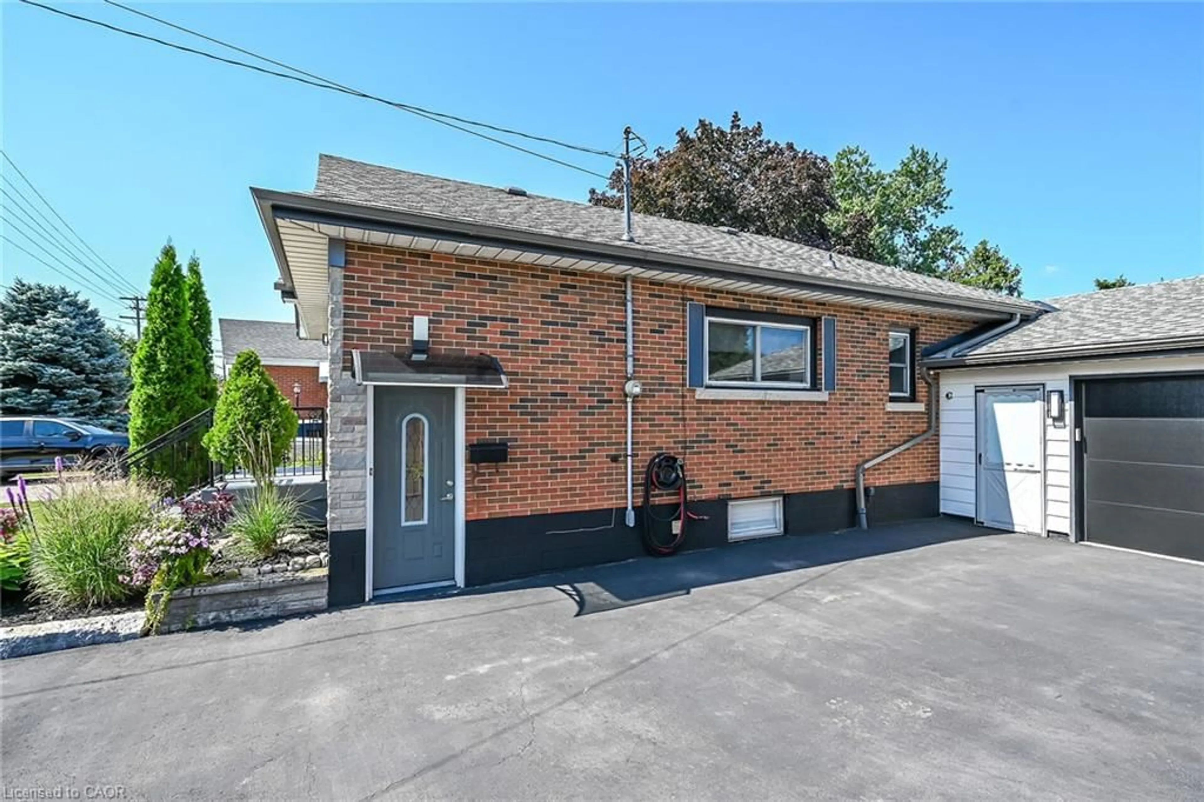 Home with brick exterior material, street for 386 Upper Kenilworth Ave, Hamilton Ontario L8T 4G5