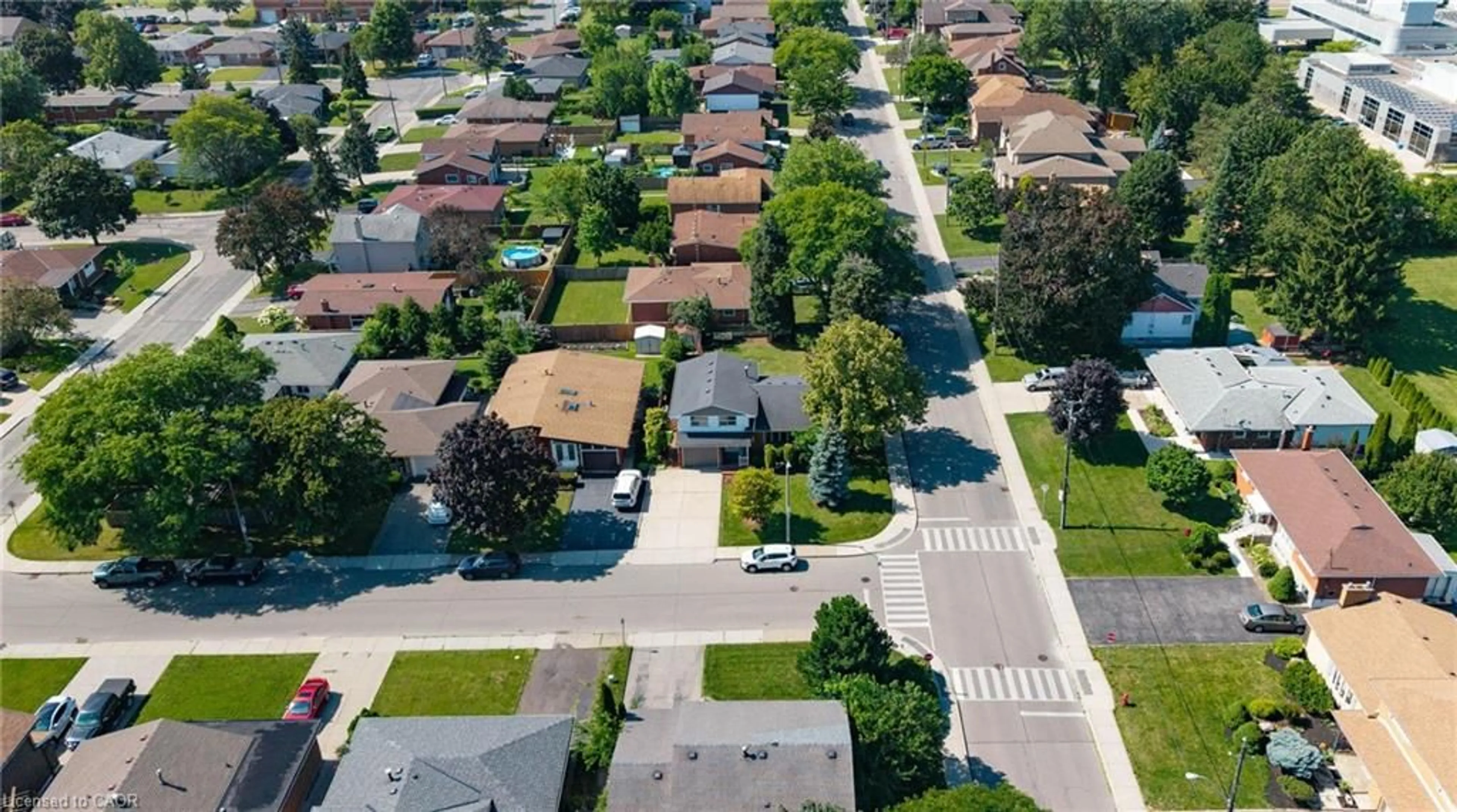 A pic from outside/outdoor area/front of a property/back of a property/a pic from drone, street for 143 Cromwell Cres, Hamilton Ontario L8G 2G3