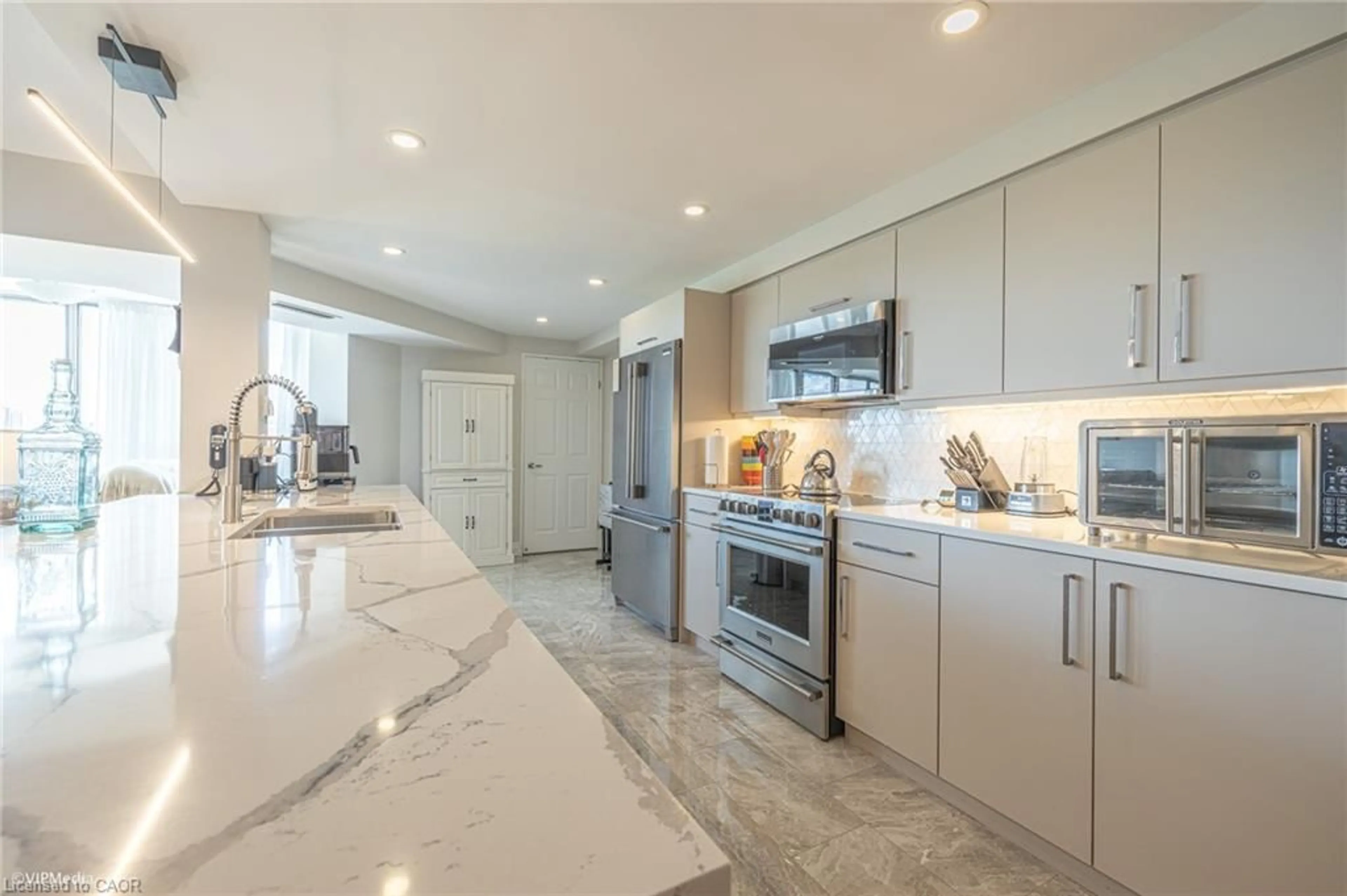 Contemporary kitchen, ceramic/tile floor for 265 Westcourt Pl #601, Waterloo Ontario N2L 6E4