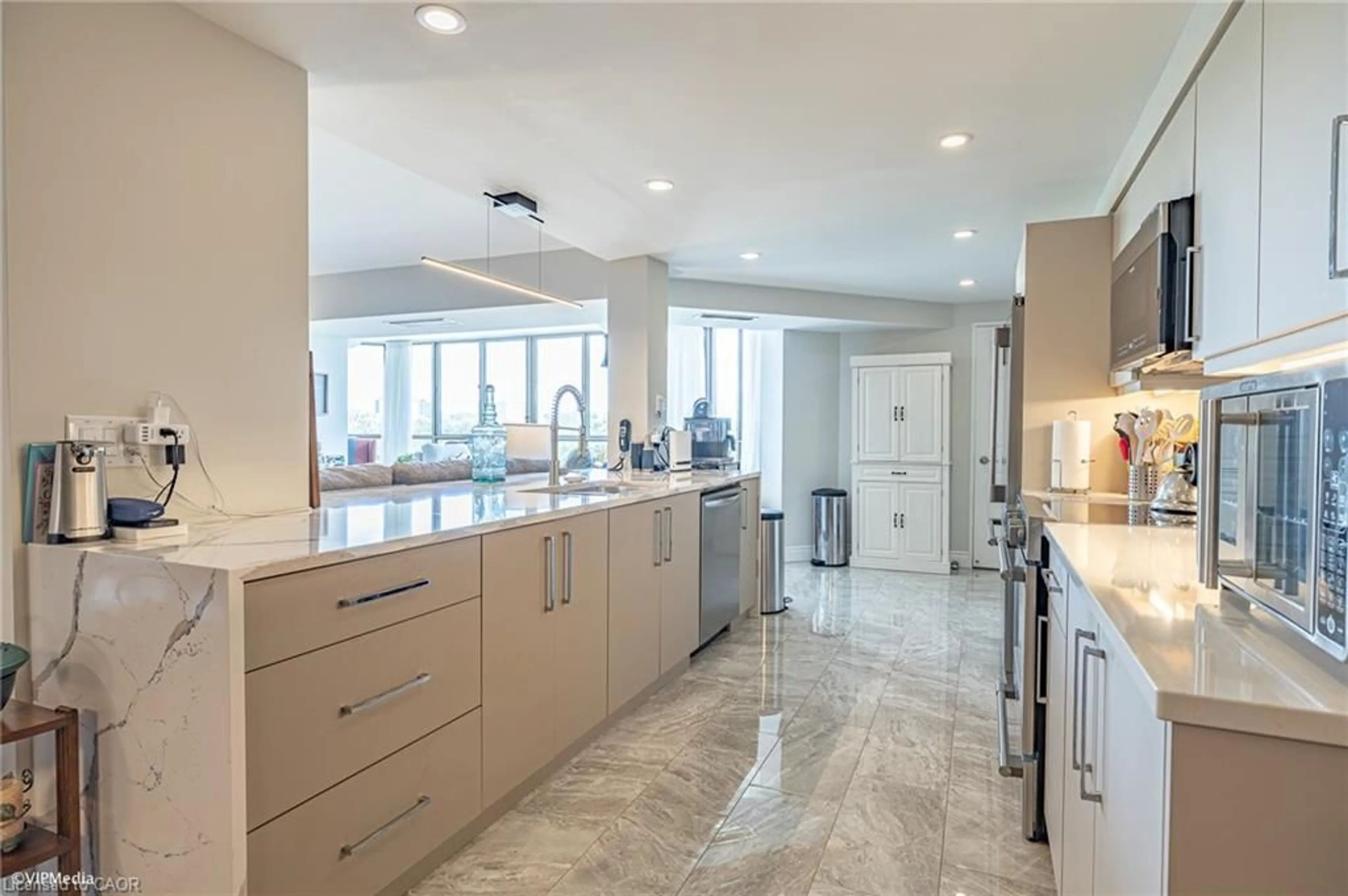 Contemporary kitchen, ceramic/tile floor for 265 Westcourt Pl #601, Waterloo Ontario N2L 6E4