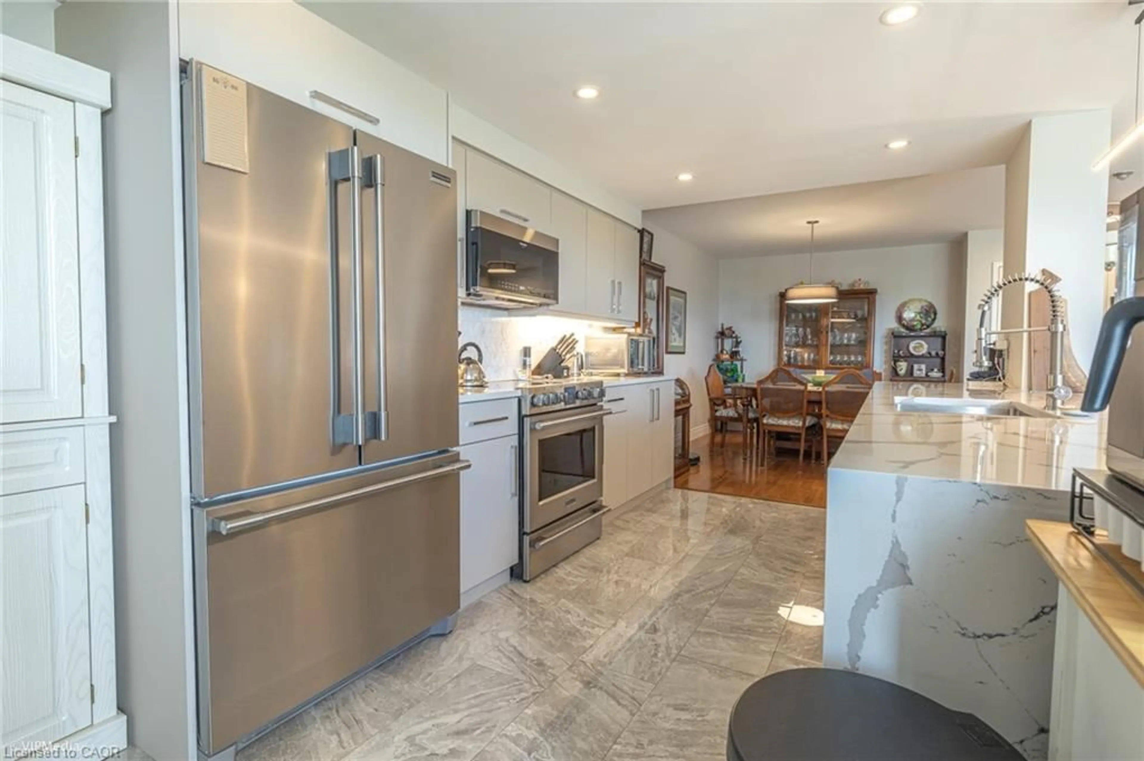 Open concept kitchen, ceramic/tile floor for 265 Westcourt Pl #601, Waterloo Ontario N2L 6E4