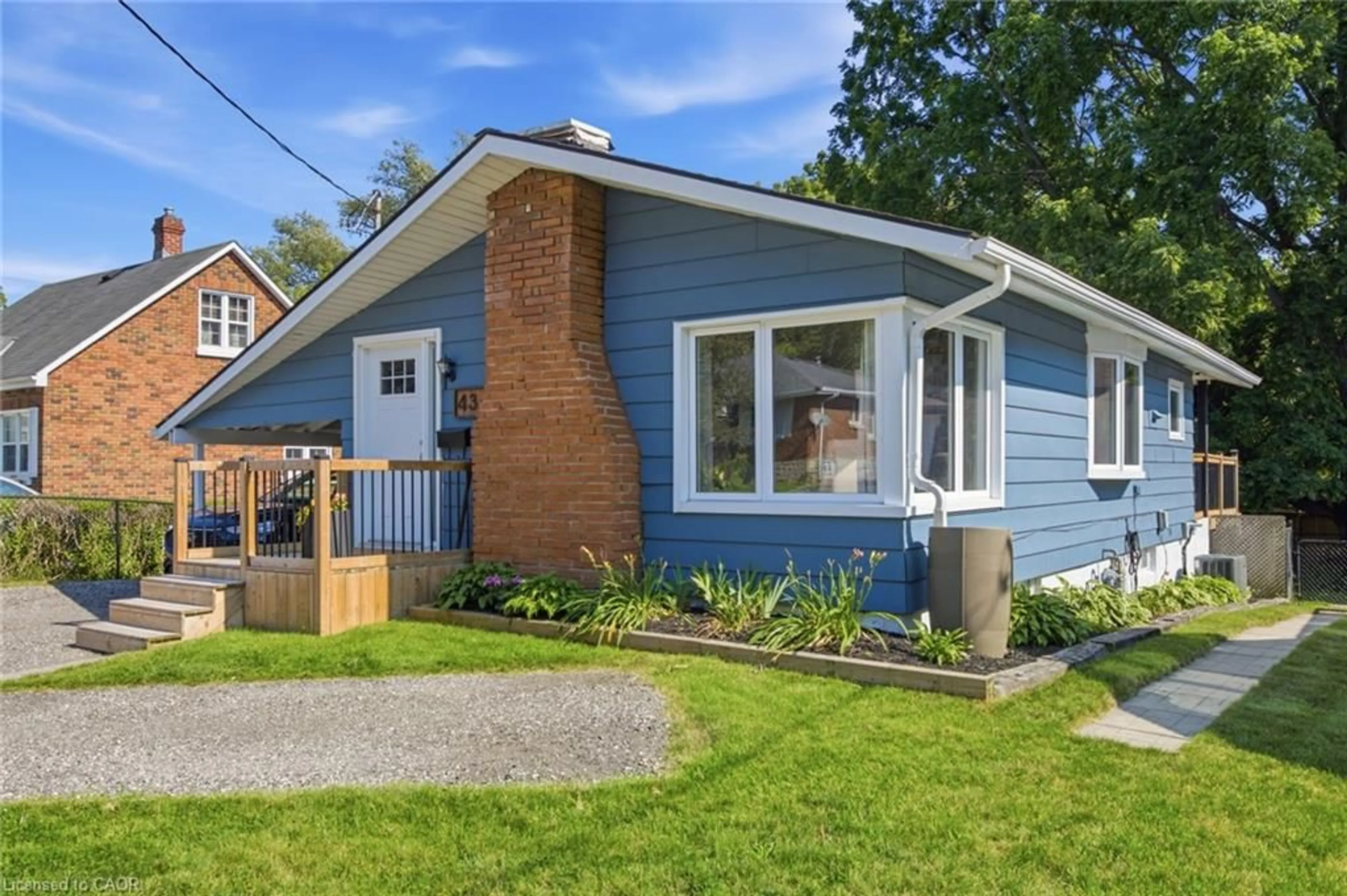 Home with vinyl exterior material, street for 434 Henry St, Woodstock Ontario N4S 1X1