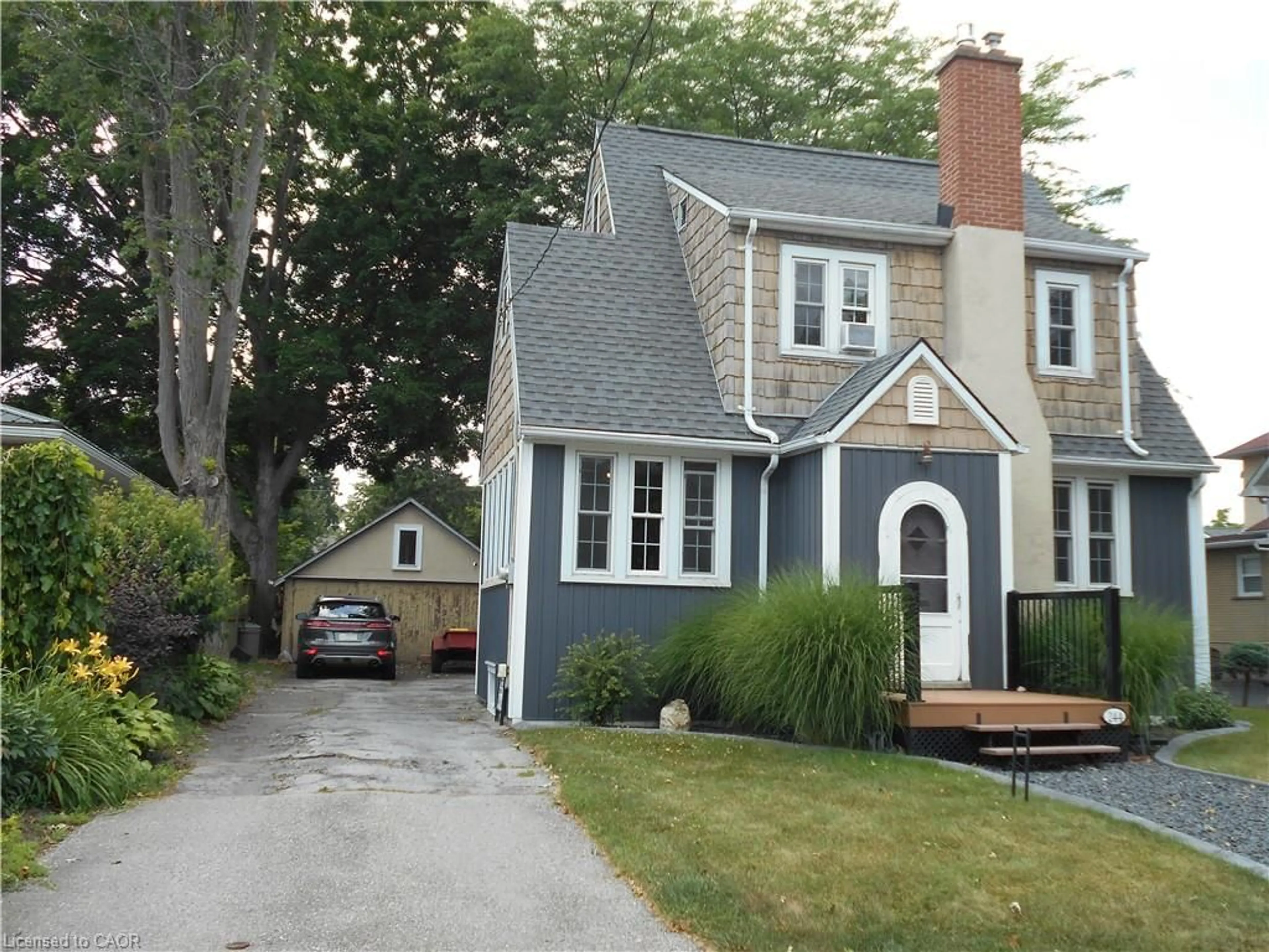 Home with vinyl exterior material, street for 244 Kent St, Simcoe Ontario N3Y 2Y4