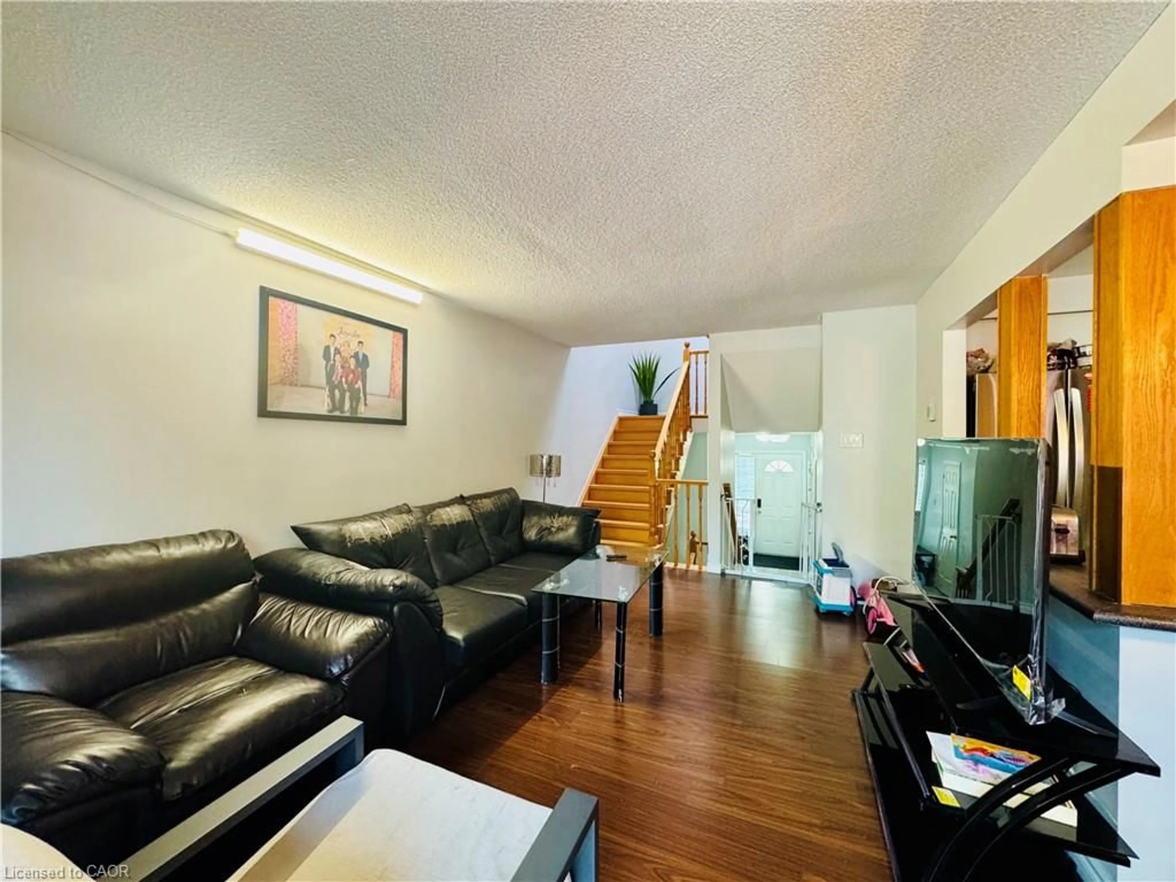Living room with furniture, unknown for 1204 Upper Wentworth St, Hamilton Ontario L9A 5G2