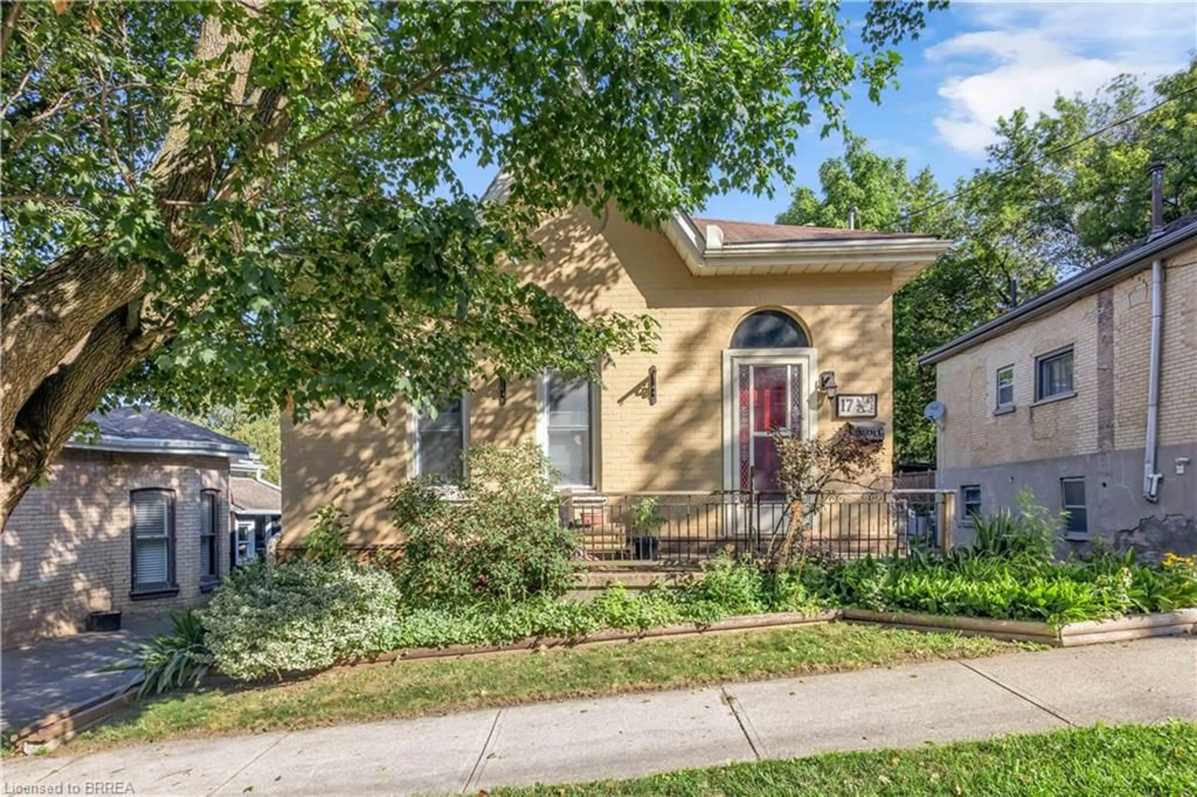 Home with brick exterior material, street for 17 Scarfe Ave, Brantford Ontario N3T 3P6
