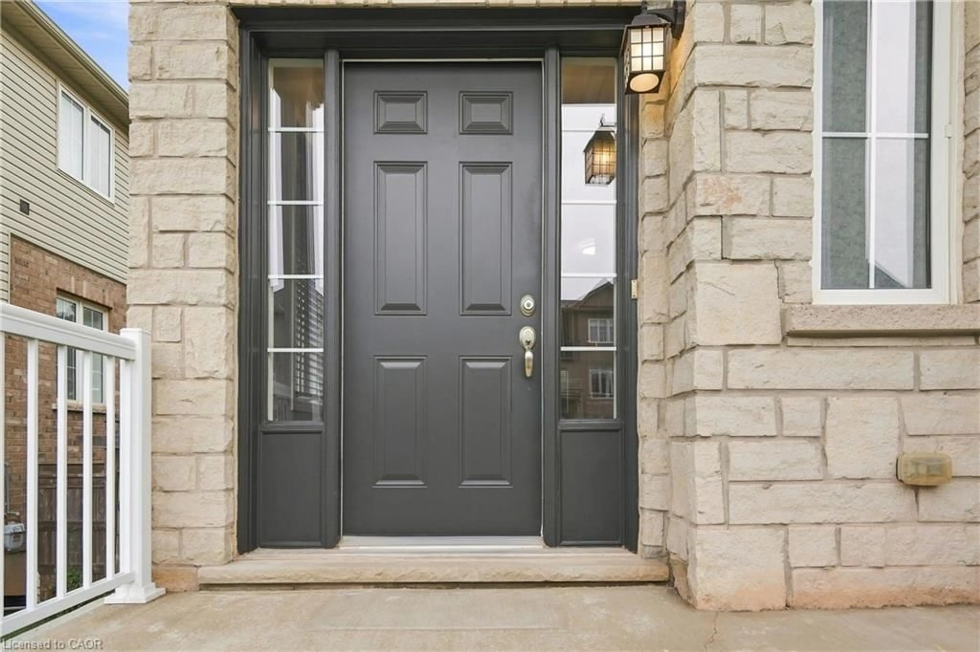 Indoor entryway for 5065 Serena Dr, Beamsville Ontario L3J 1W3