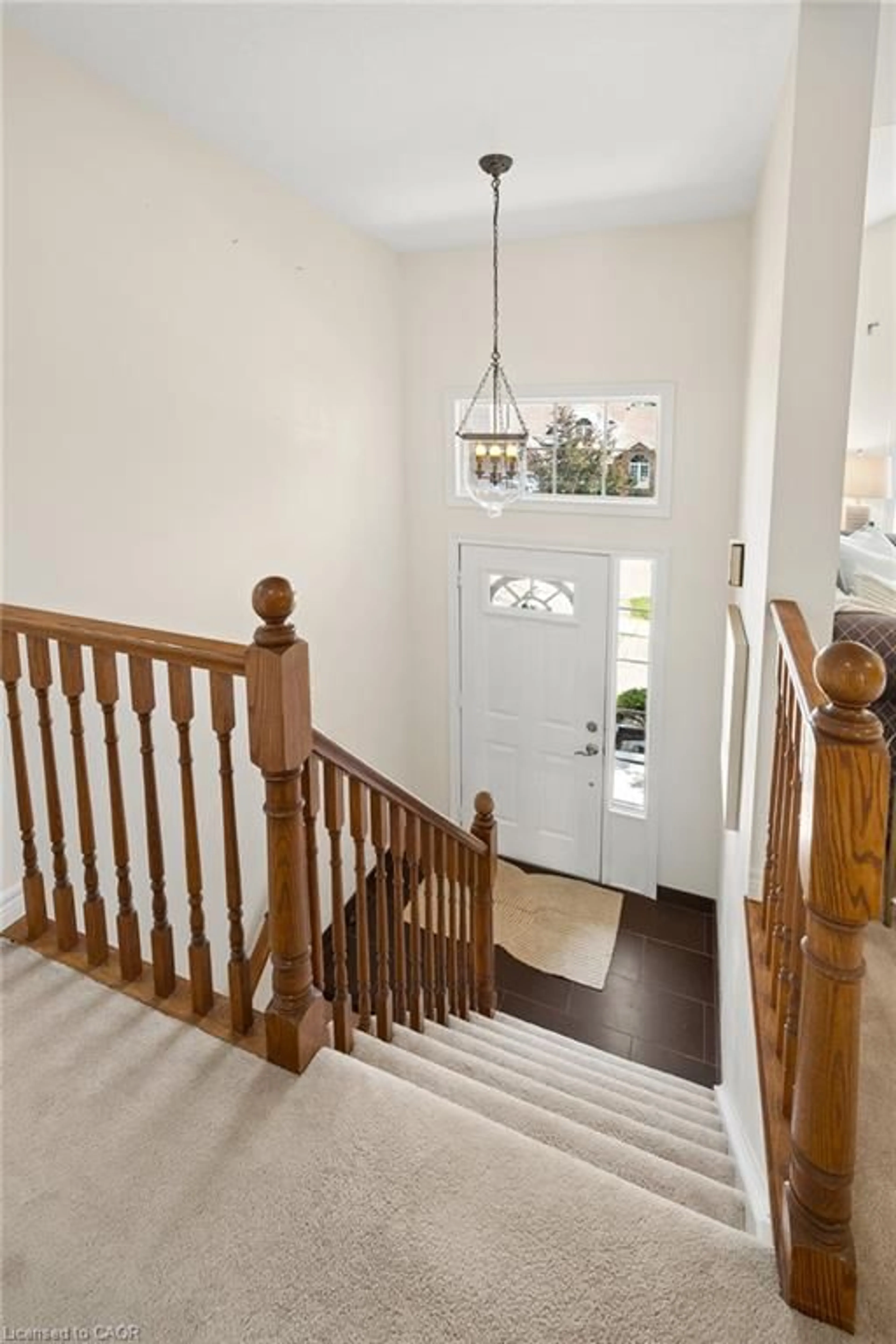 Indoor entryway for 17 Mclachlan Pl, Guelph Ontario N1H 8K3