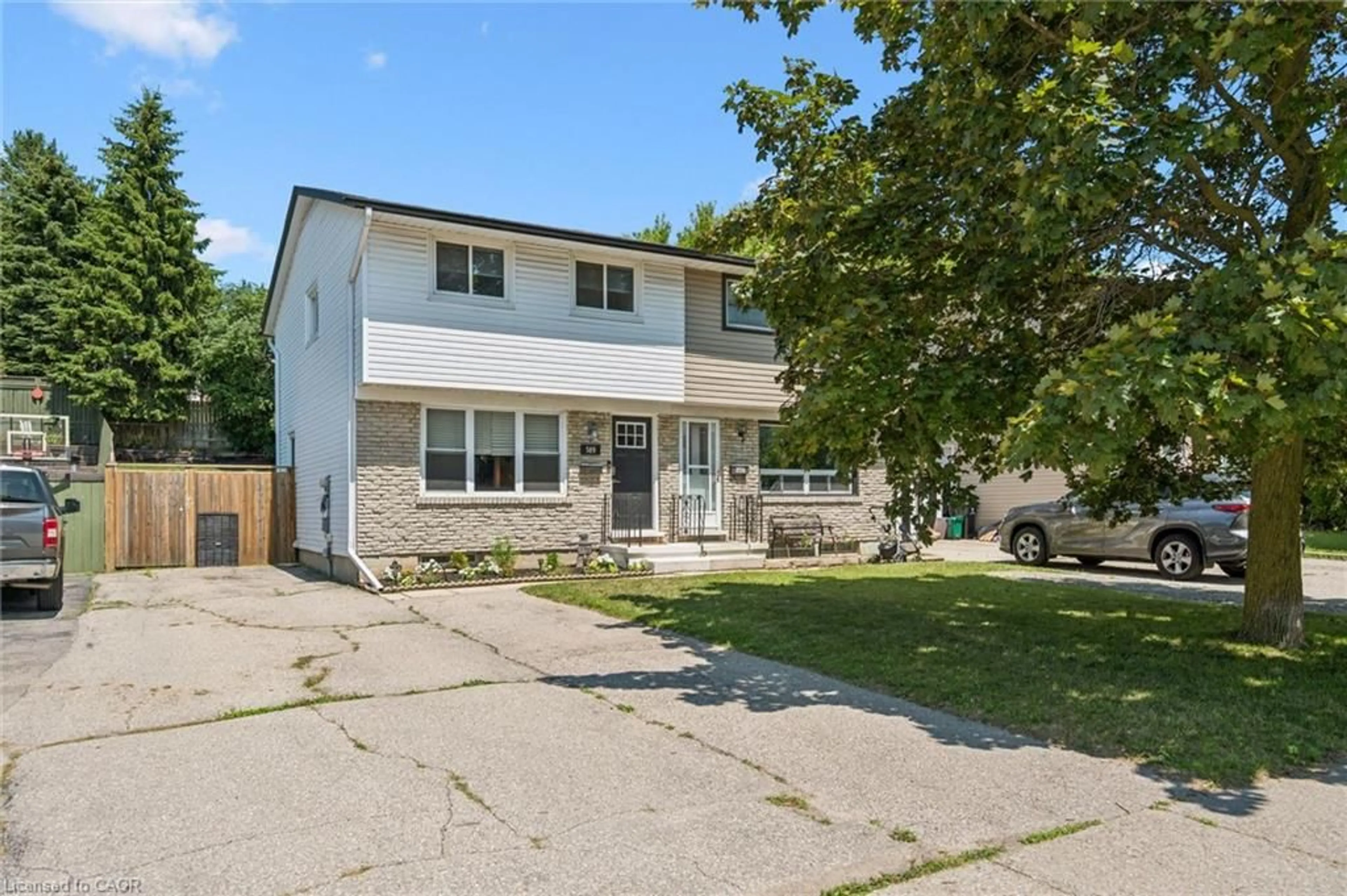 Home with vinyl exterior material, street for 589 Elgin St, Cambridge Ontario N1R 6A2