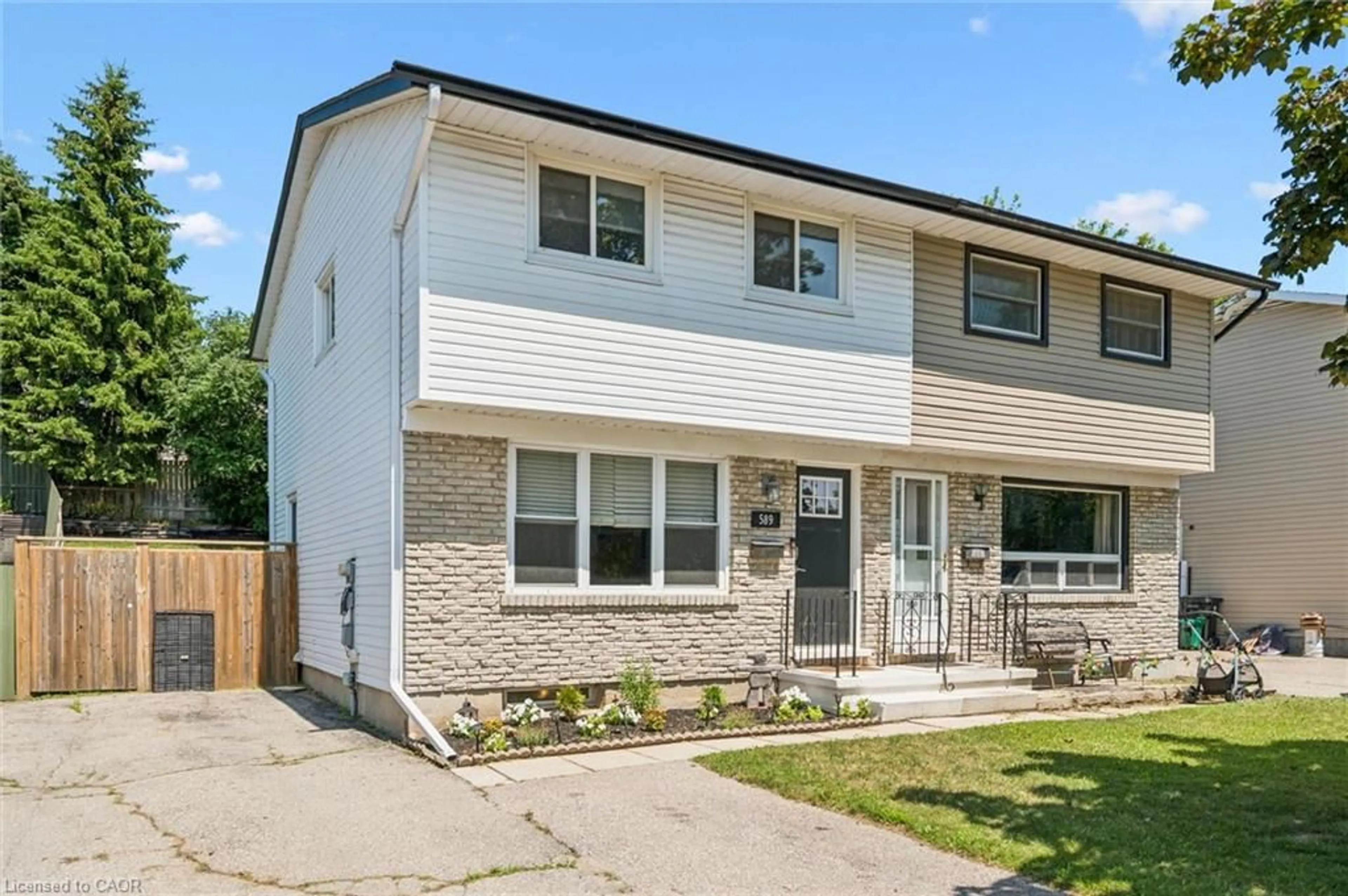 Home with vinyl exterior material, street for 589 Elgin St, Cambridge Ontario N1R 6A2