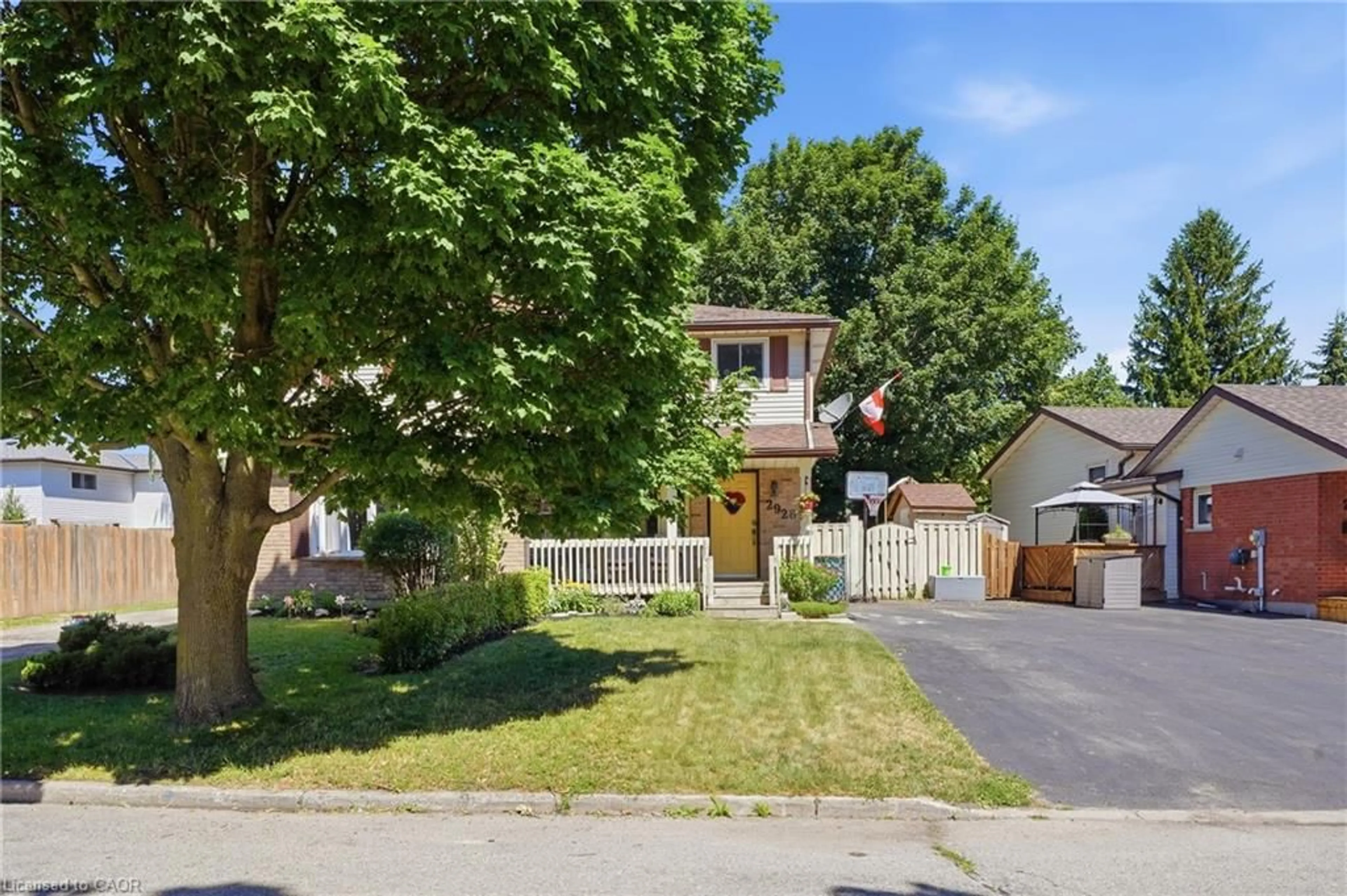 Unknown for 292 Mayview Crt #B, Waterloo Ontario N2V 1W5