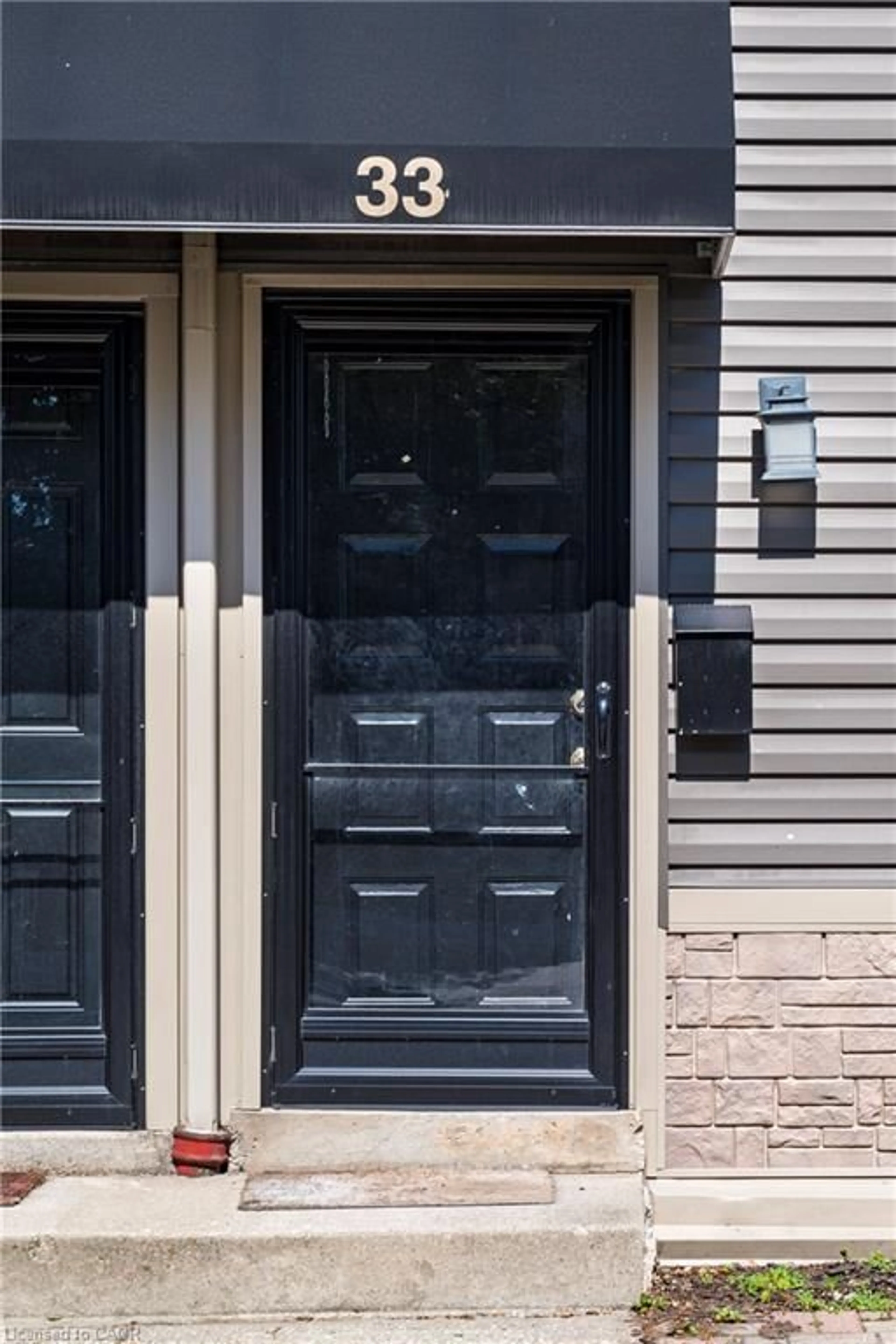 Home with vinyl exterior material, street for 33 Railway St, Hamilton Ontario L8R 2R4