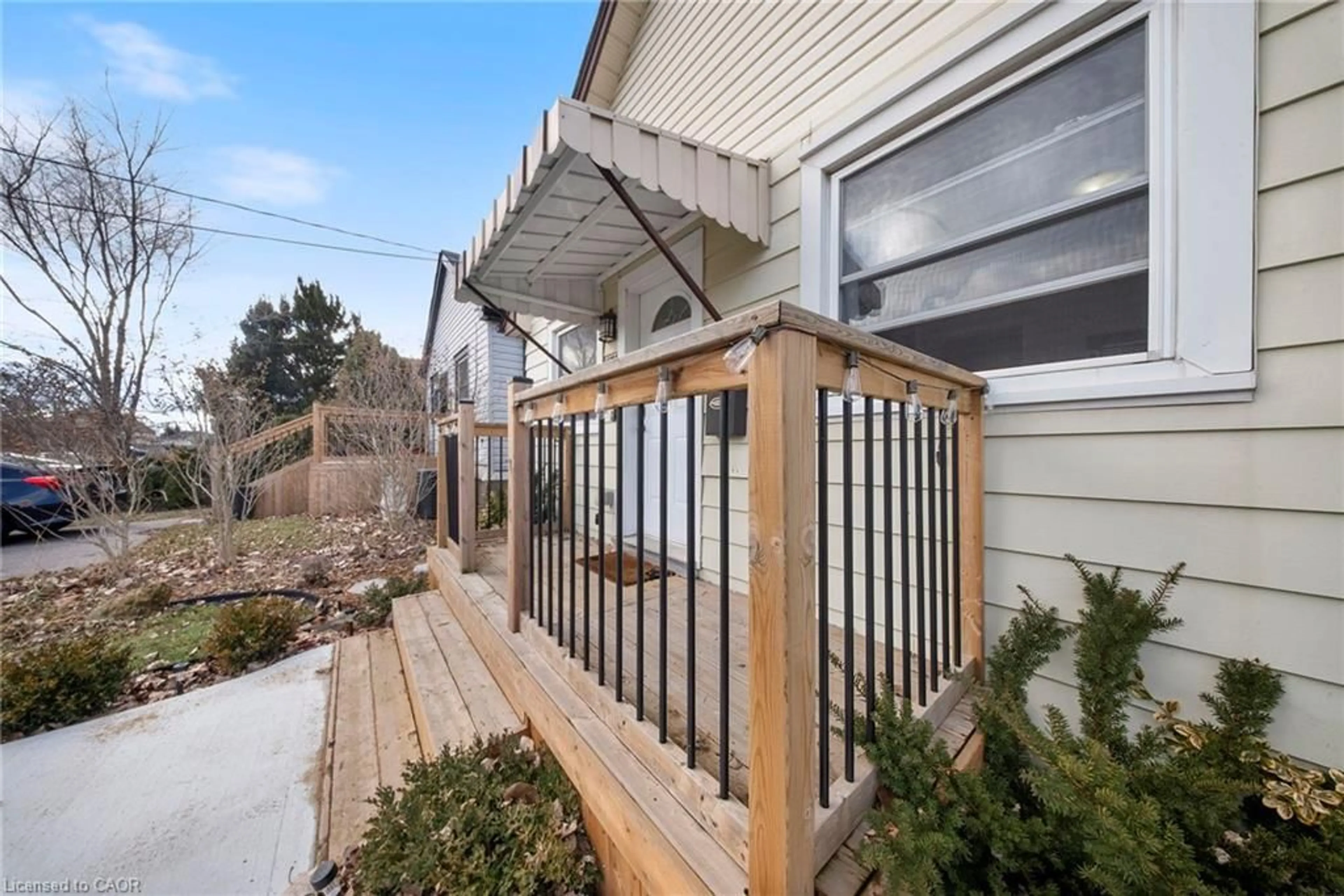 Patio, street for 435 Waverly St, Hamilton Ontario L8H 6R5