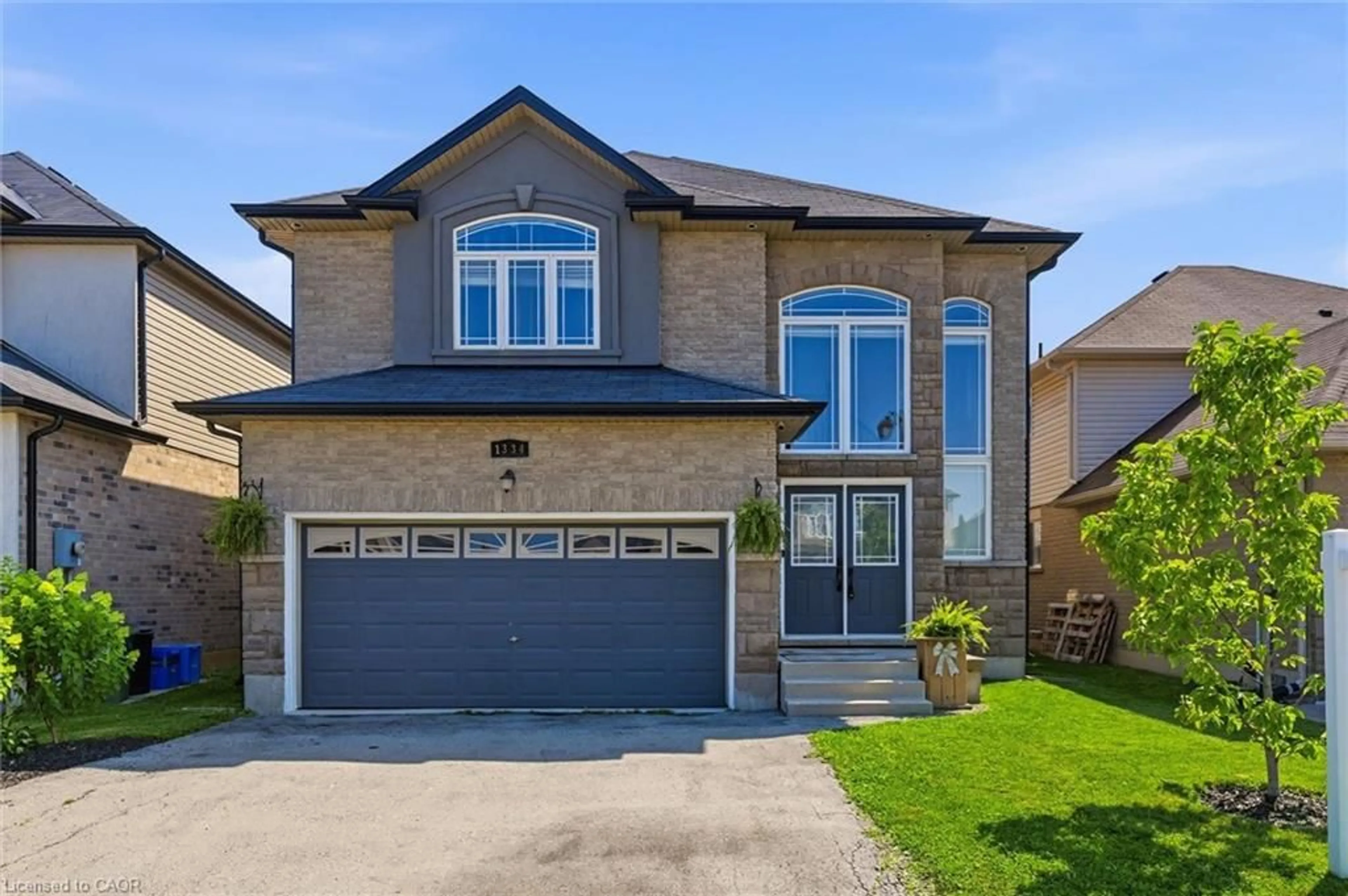 Home with brick exterior material, street for 1334 Upper Paradise Rd, Hamilton Ontario L9B 0C3