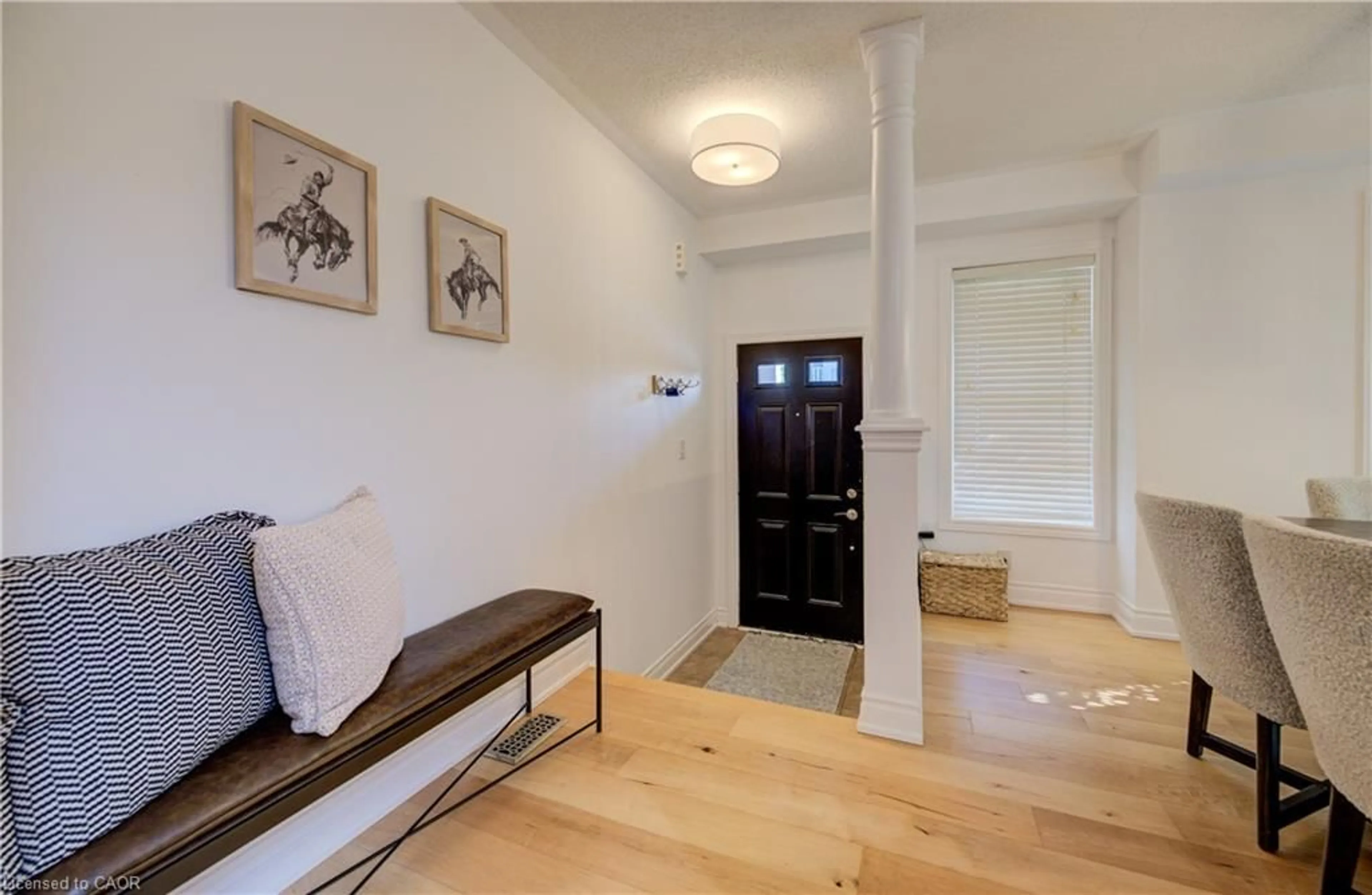 Indoor entryway for 3 Golden Iris Cres, Hamilton Ontario L0R 2H0