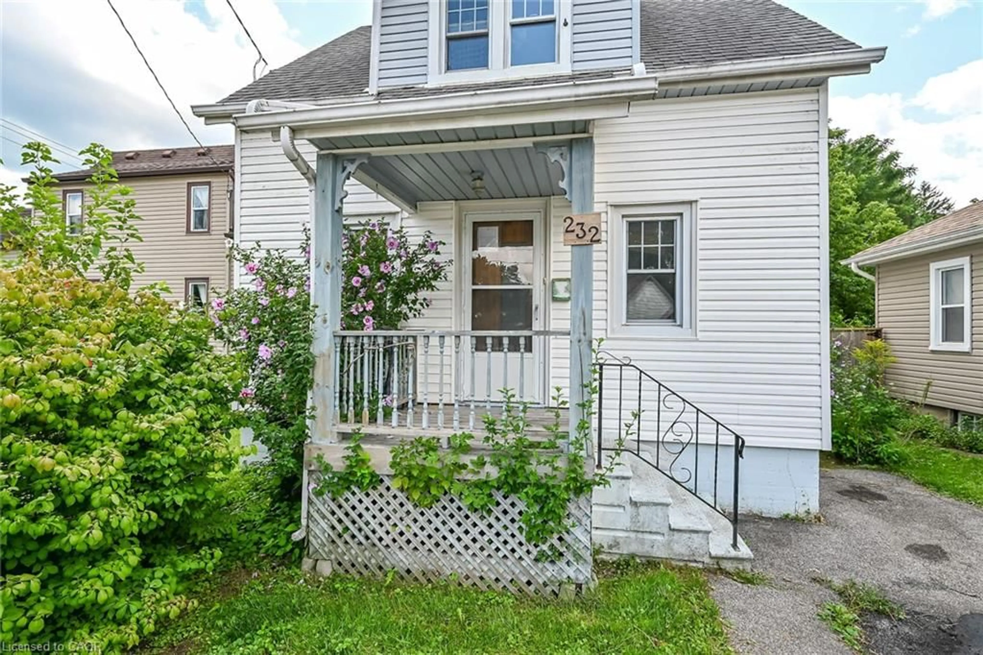 Home with vinyl exterior material, street for 232 Cedar St, Simcoe Ontario N3Y 2H7