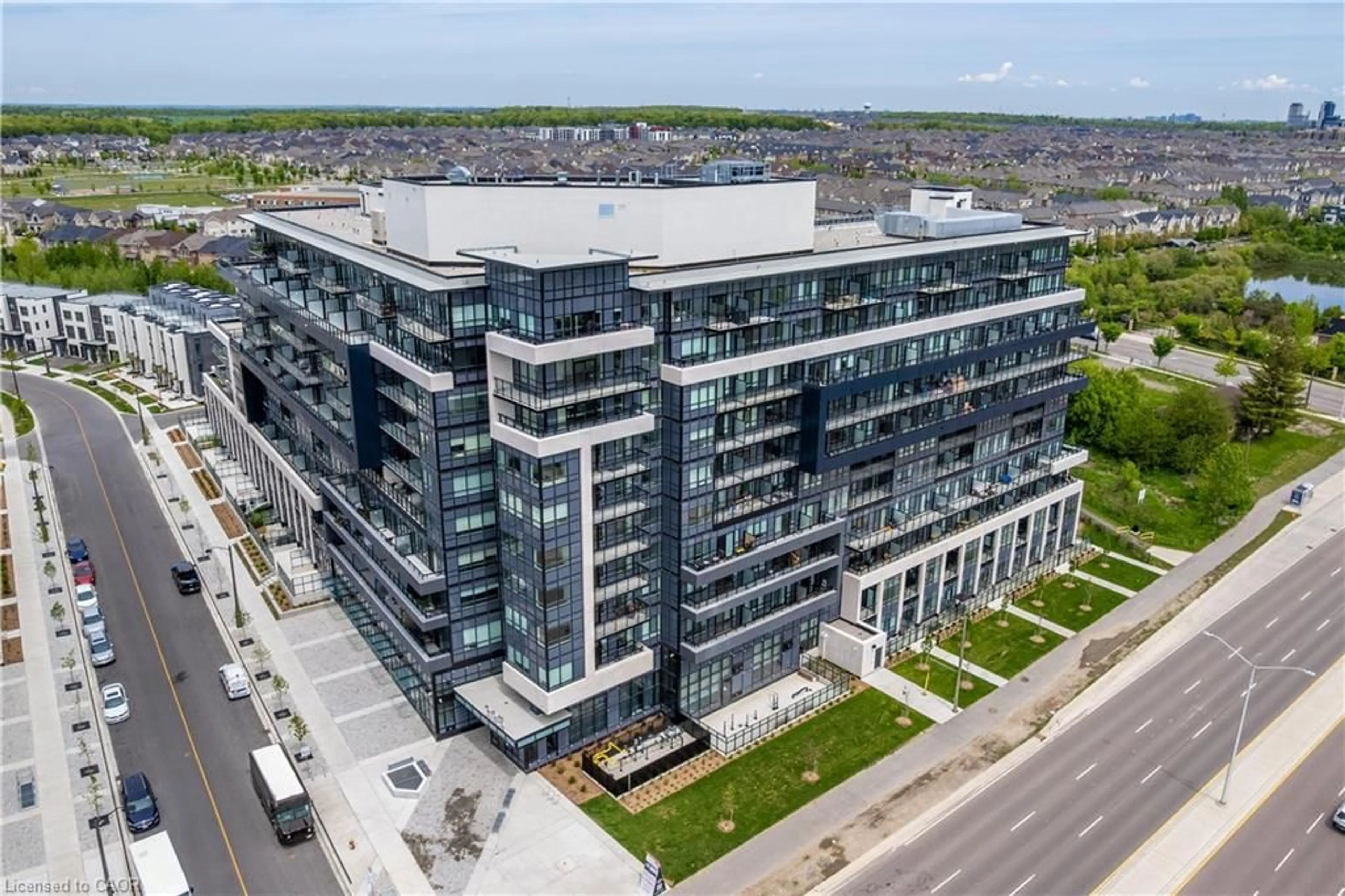 A pic from outside/outdoor area/front of a property/back of a property/a pic from drone, building for 395 Dundas St #801, Oakville Ontario L6M 5R8
