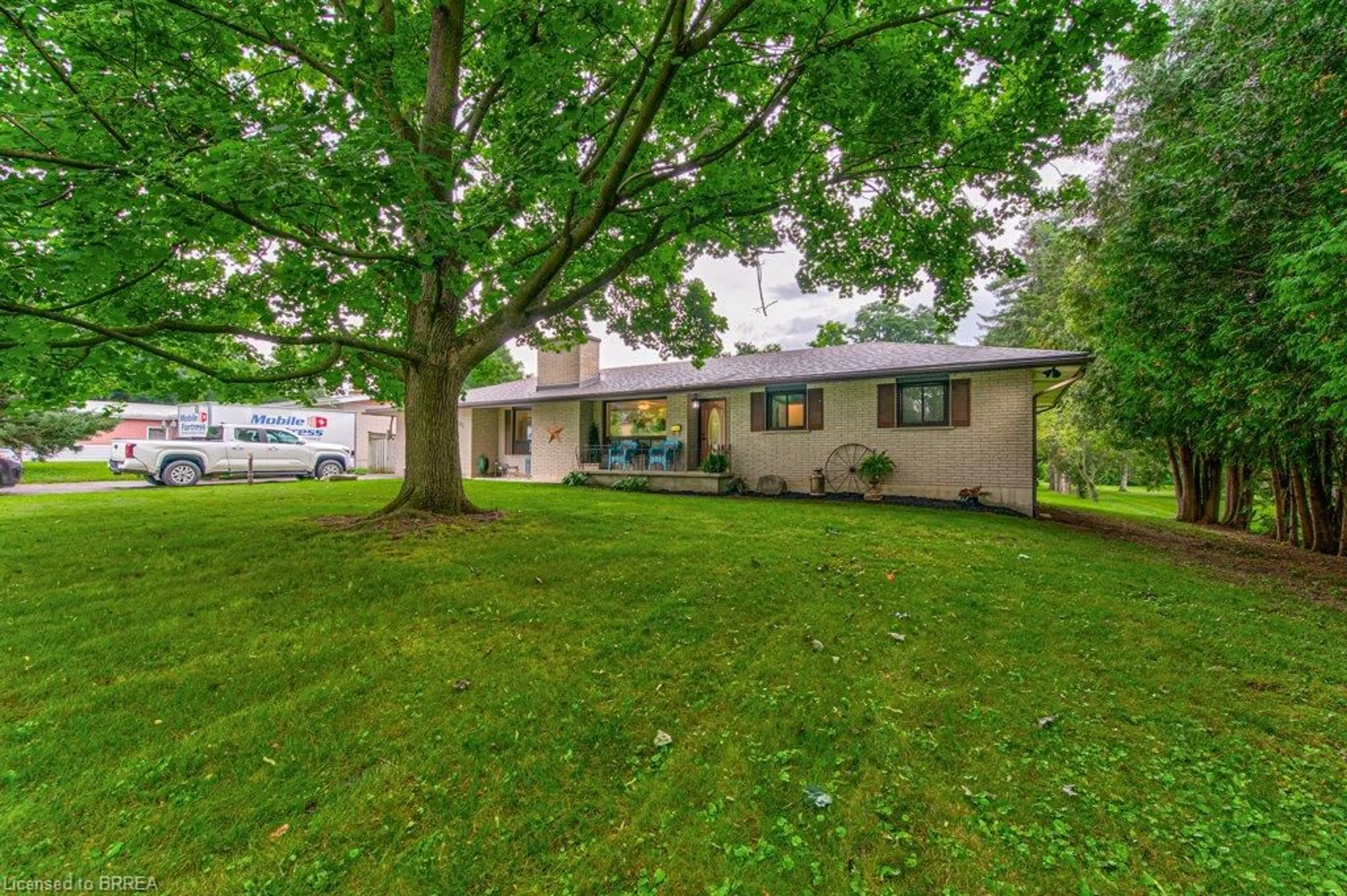 A pic from outside/outdoor area/front of a property/back of a property/a pic from drone, unknown for 35 Church St, Scotland Ontario N0E 1R0