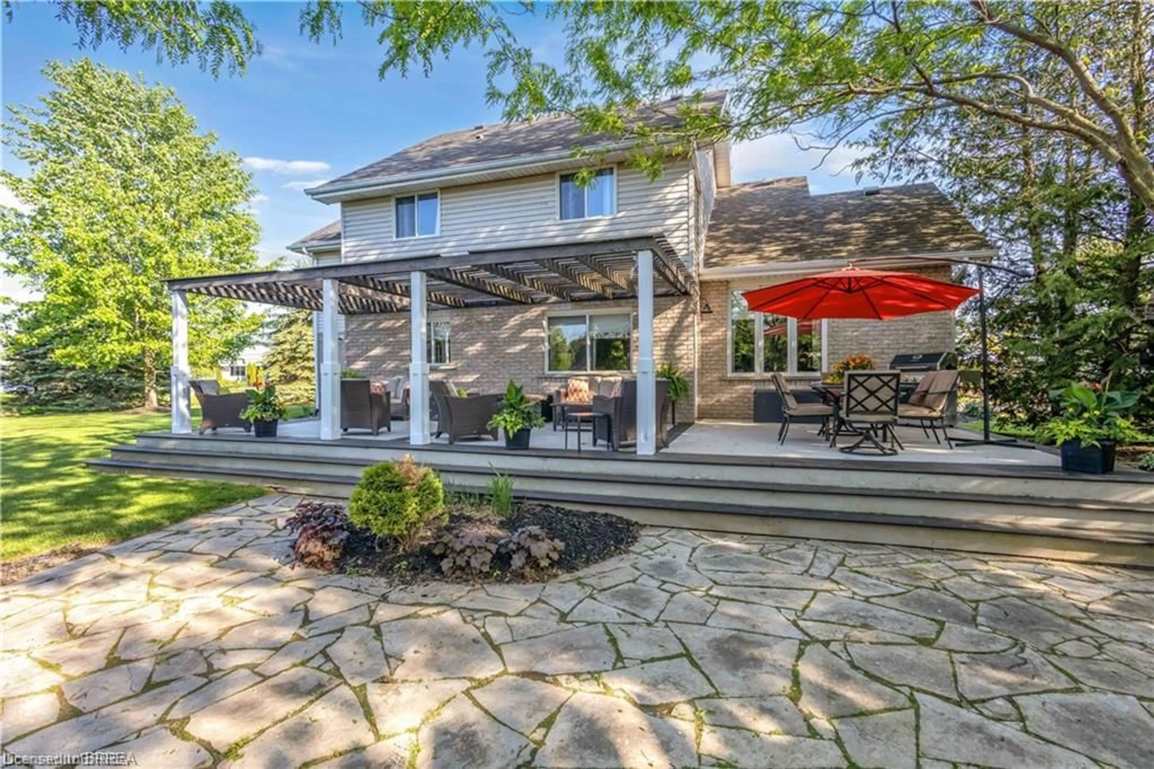 Patio, street for 25 Brian Dr, Burford Ontario N0E 1A0
