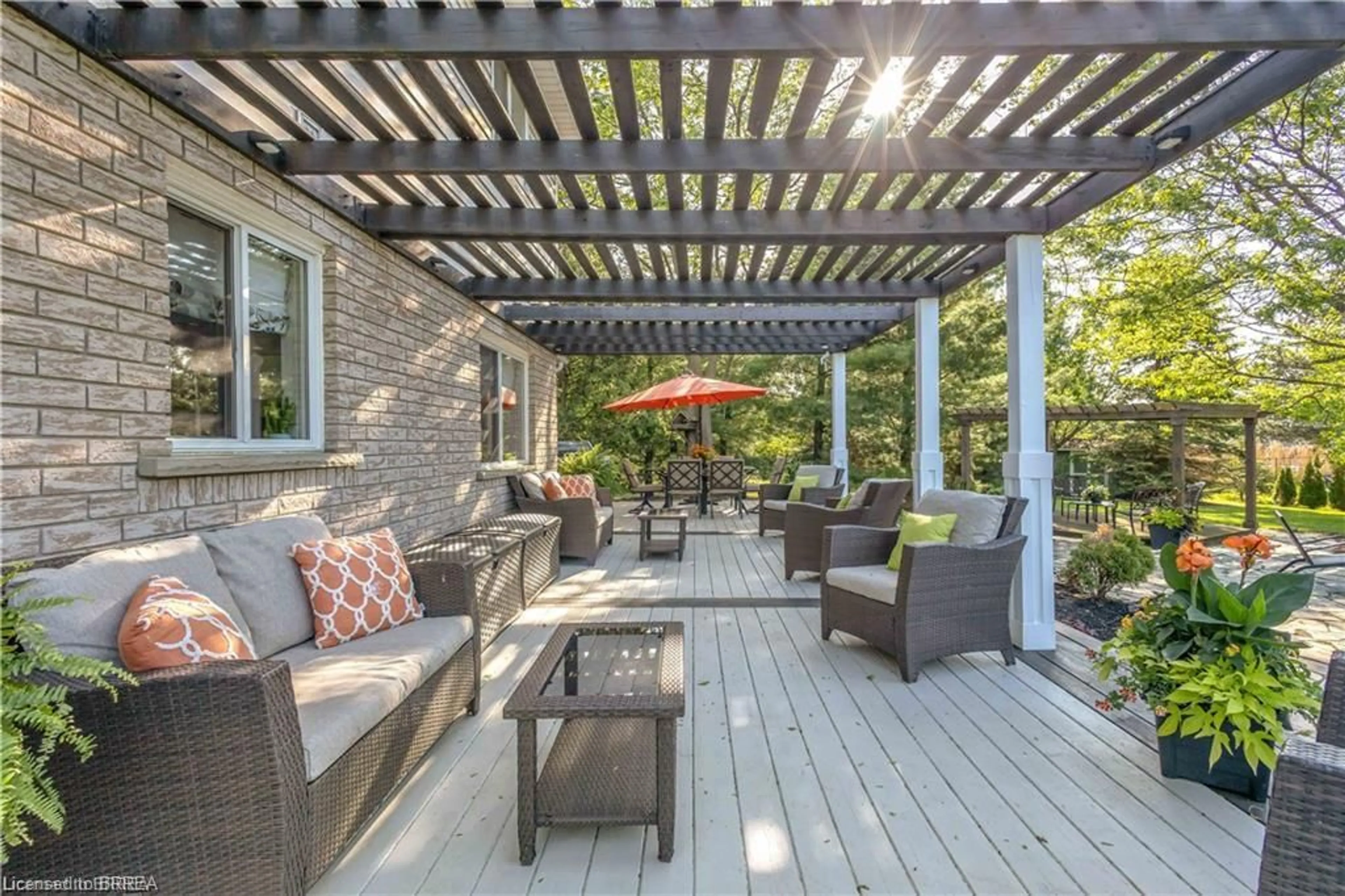 Patio, street for 25 Brian Dr, Burford Ontario N0E 1A0