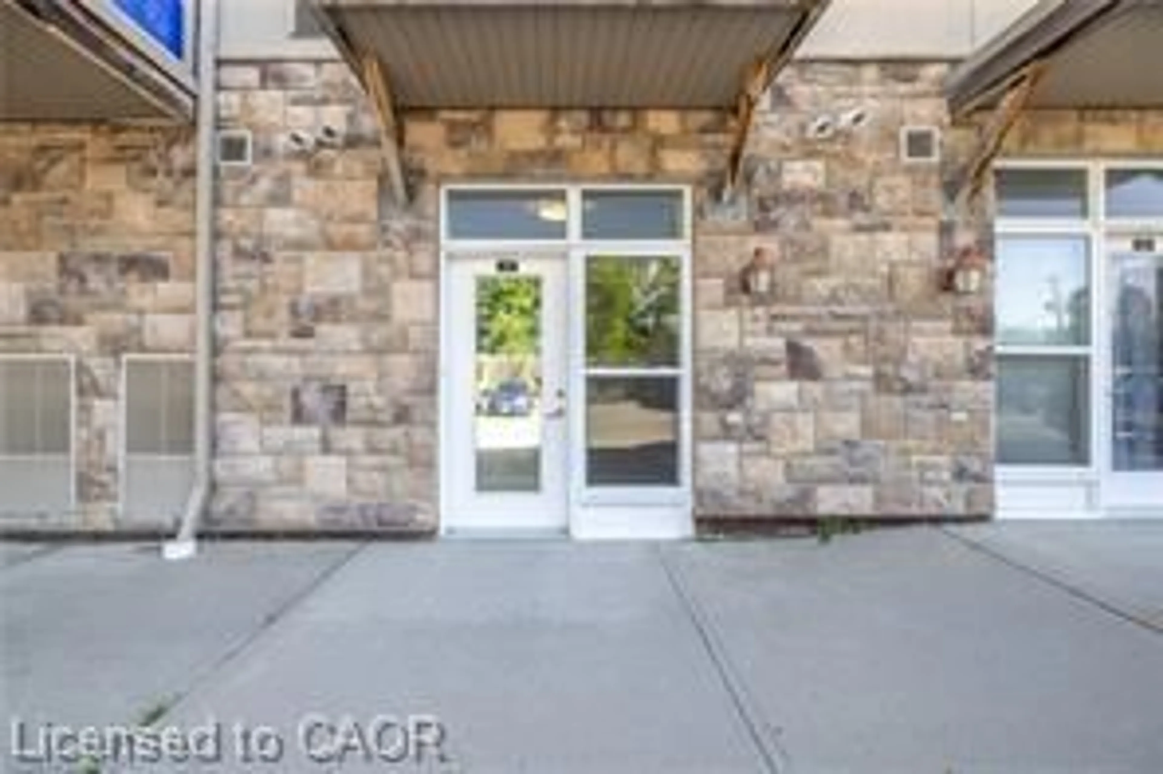 Indoor entryway for 76 Sydney St #208, Kitchener Ontario N2G 3V2