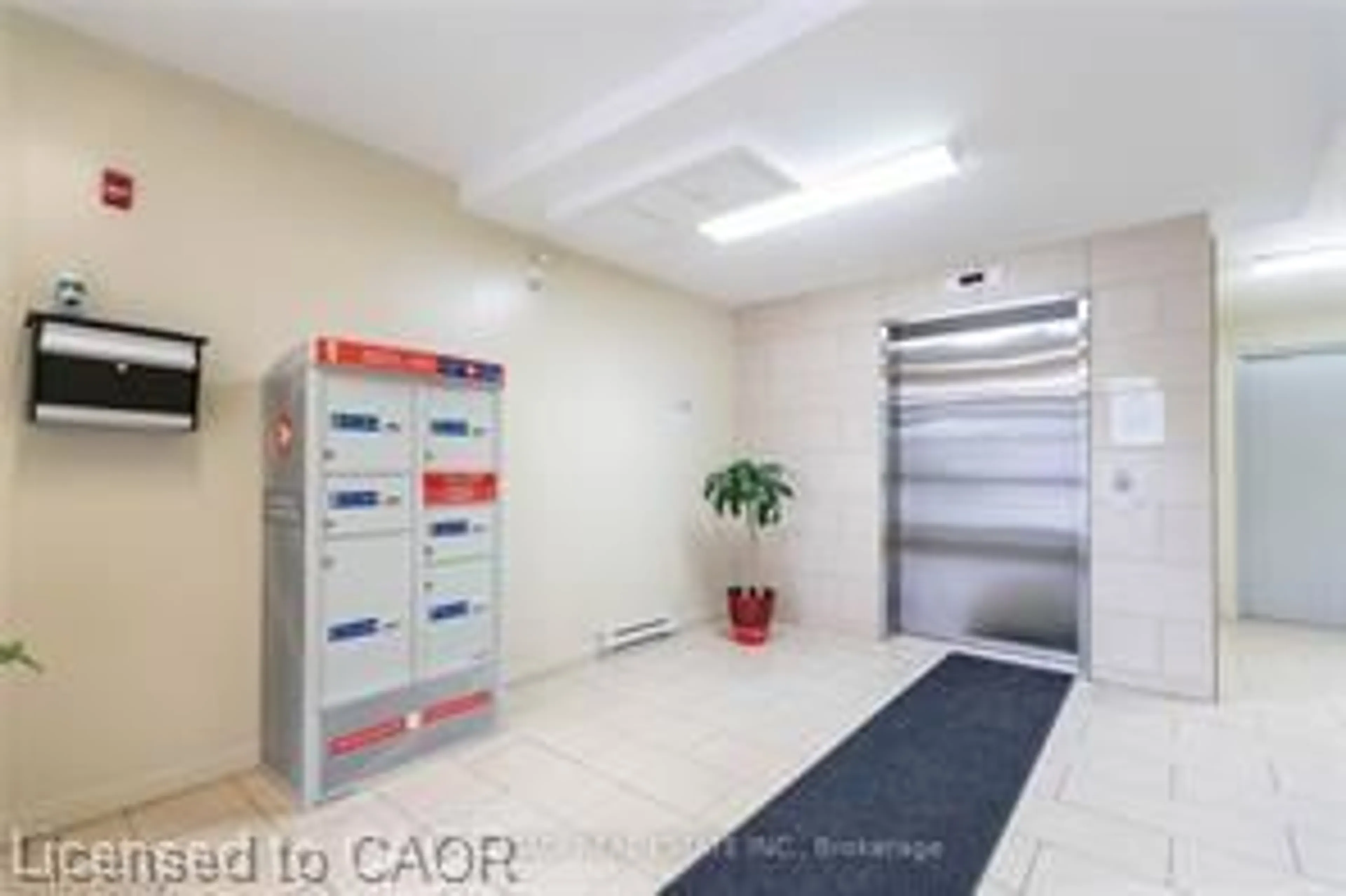 Indoor foyer for 76 Sydney St #208, Kitchener Ontario N2G 3V2