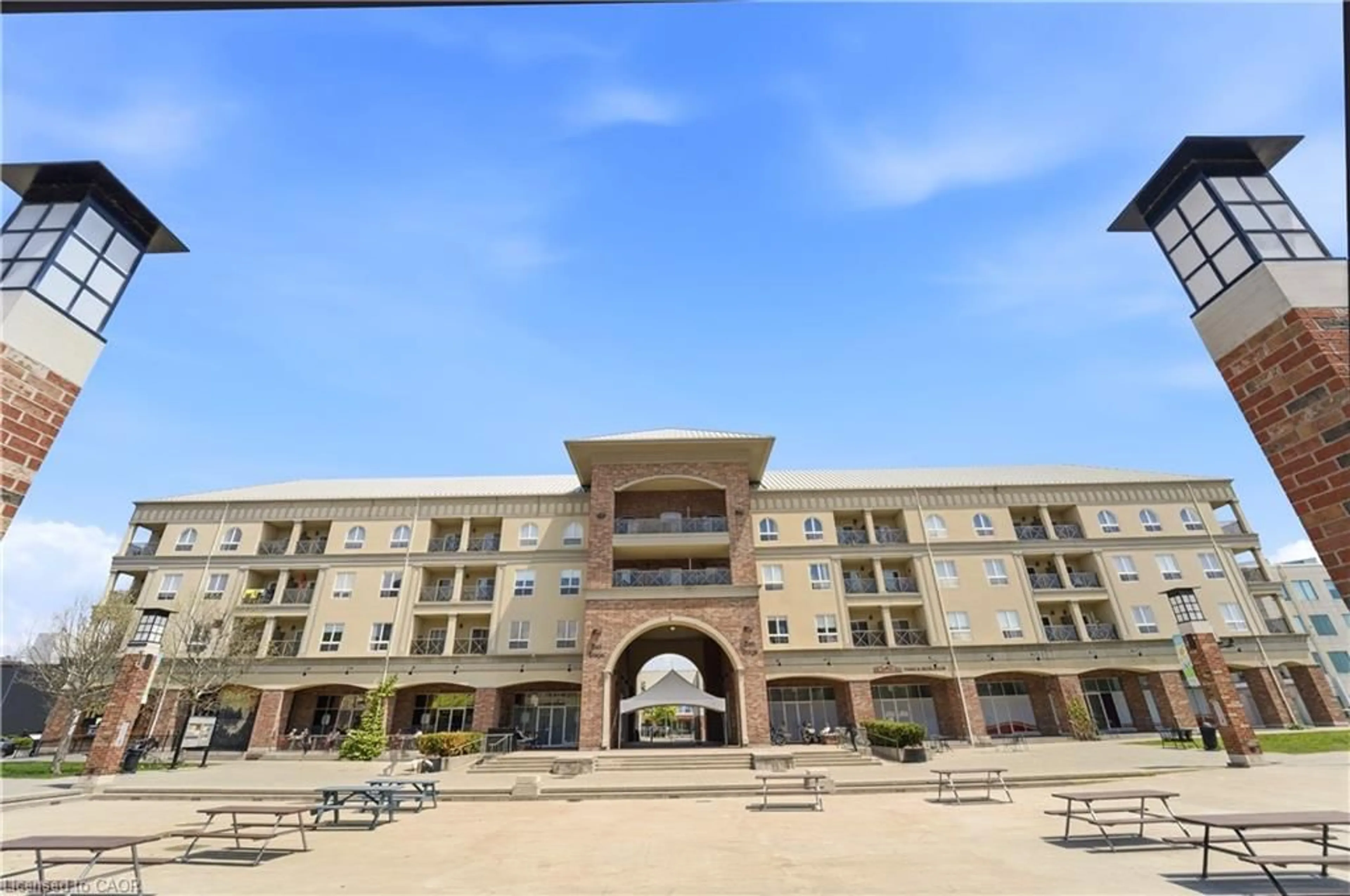 Patio, building for 150 Colborne St #204, Brantford Ontario N3T 2G6