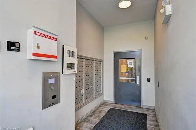 275 Larch St #F209, Waterloo 4