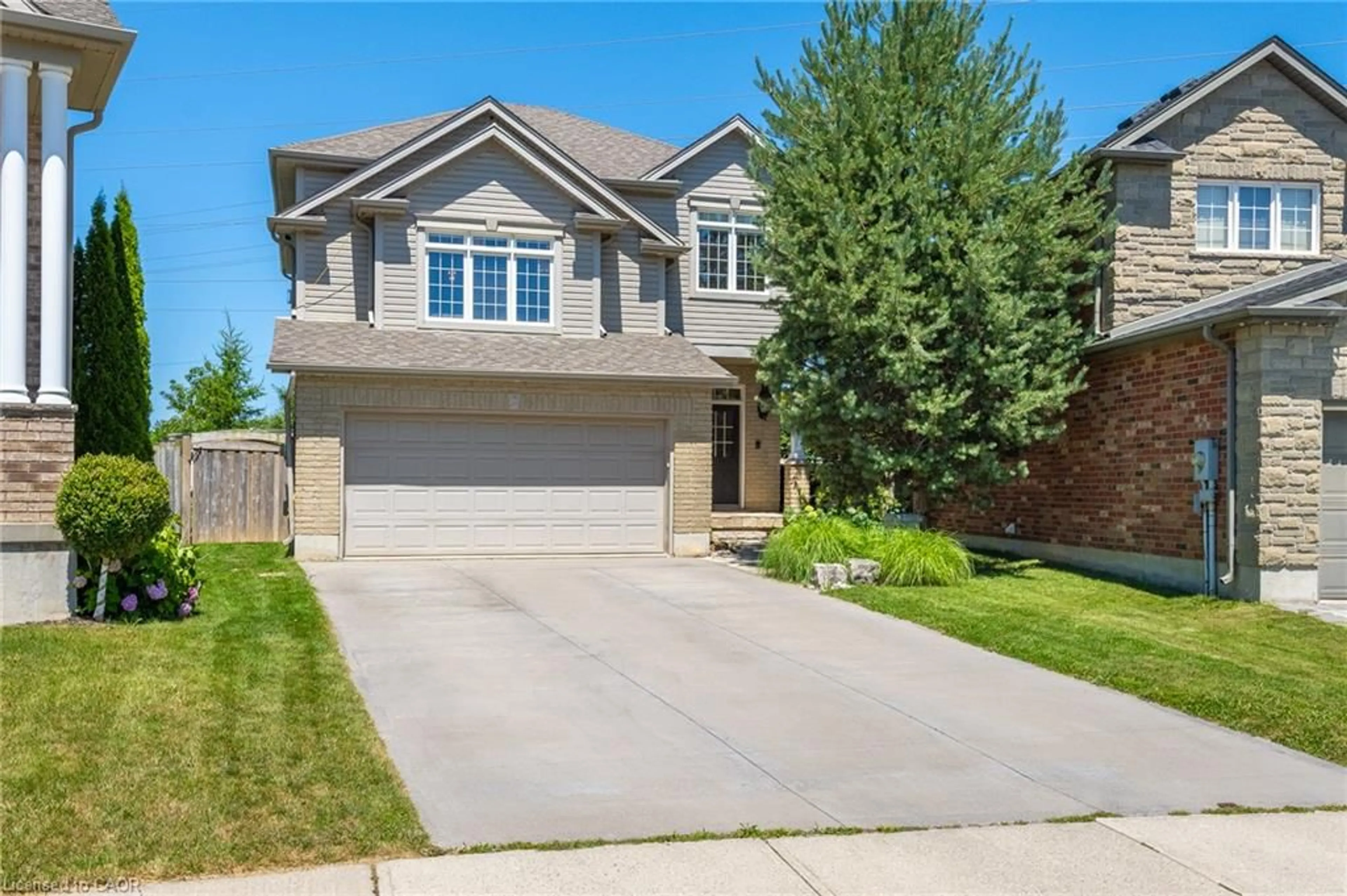 Home with vinyl exterior material, street for 936 Dunblane Crt, Kitchener Ontario N2R 1W9