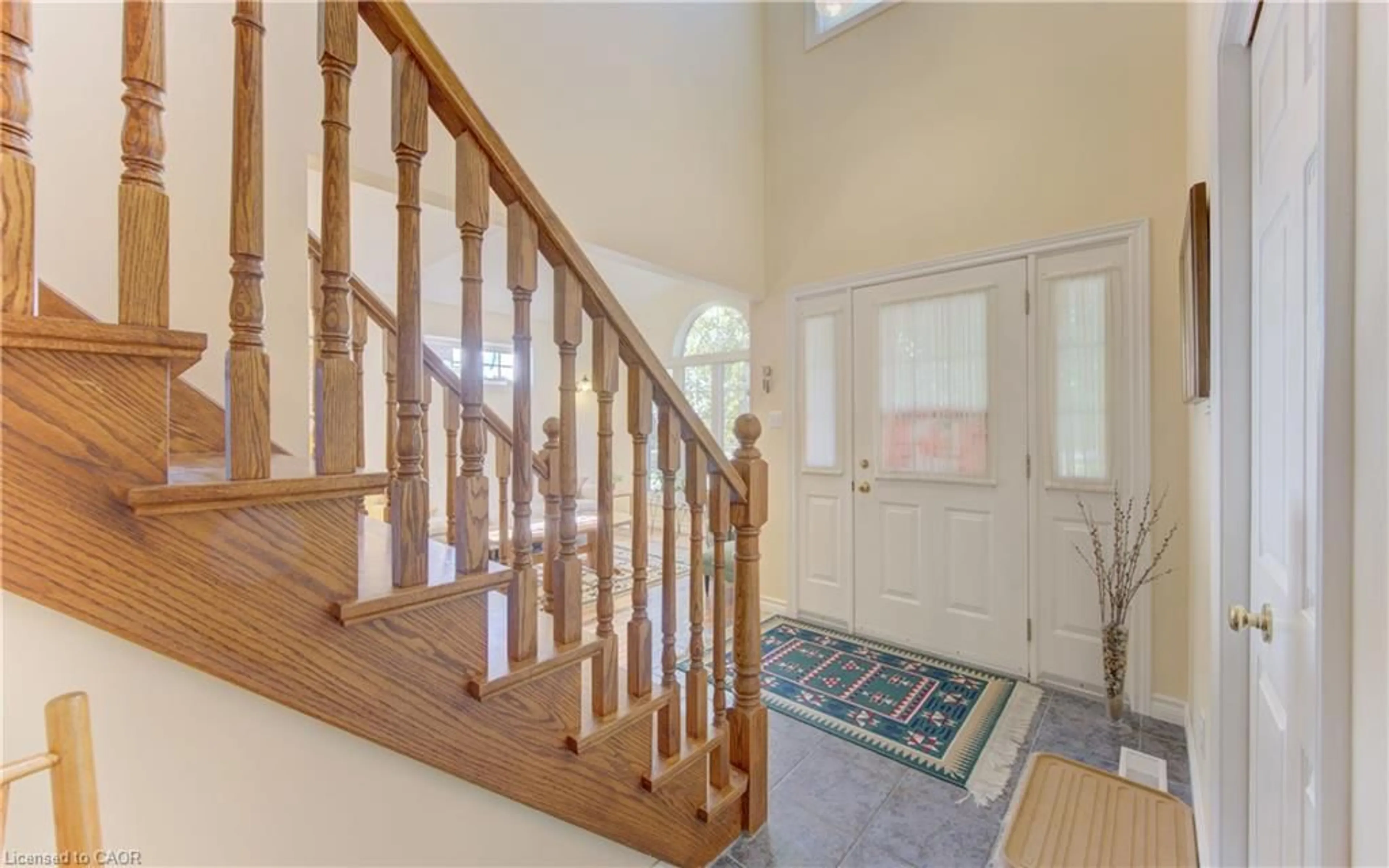 Indoor foyer for 26 Eby Cres, New Hamburg Ontario N3A 1Z1