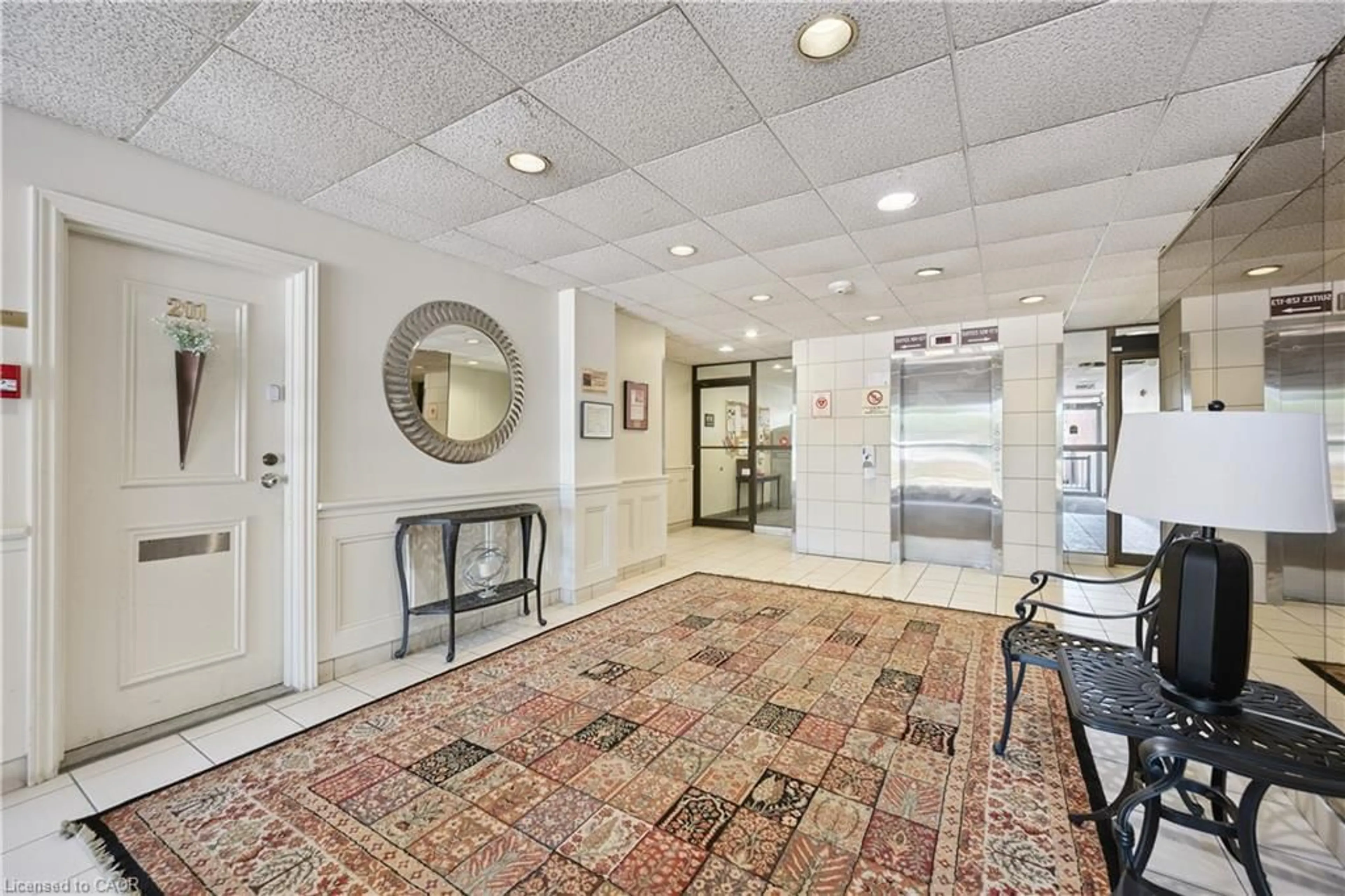 Indoor foyer for 36 Hayhurst Rd #329, Brantford Ontario N3R 5Y9