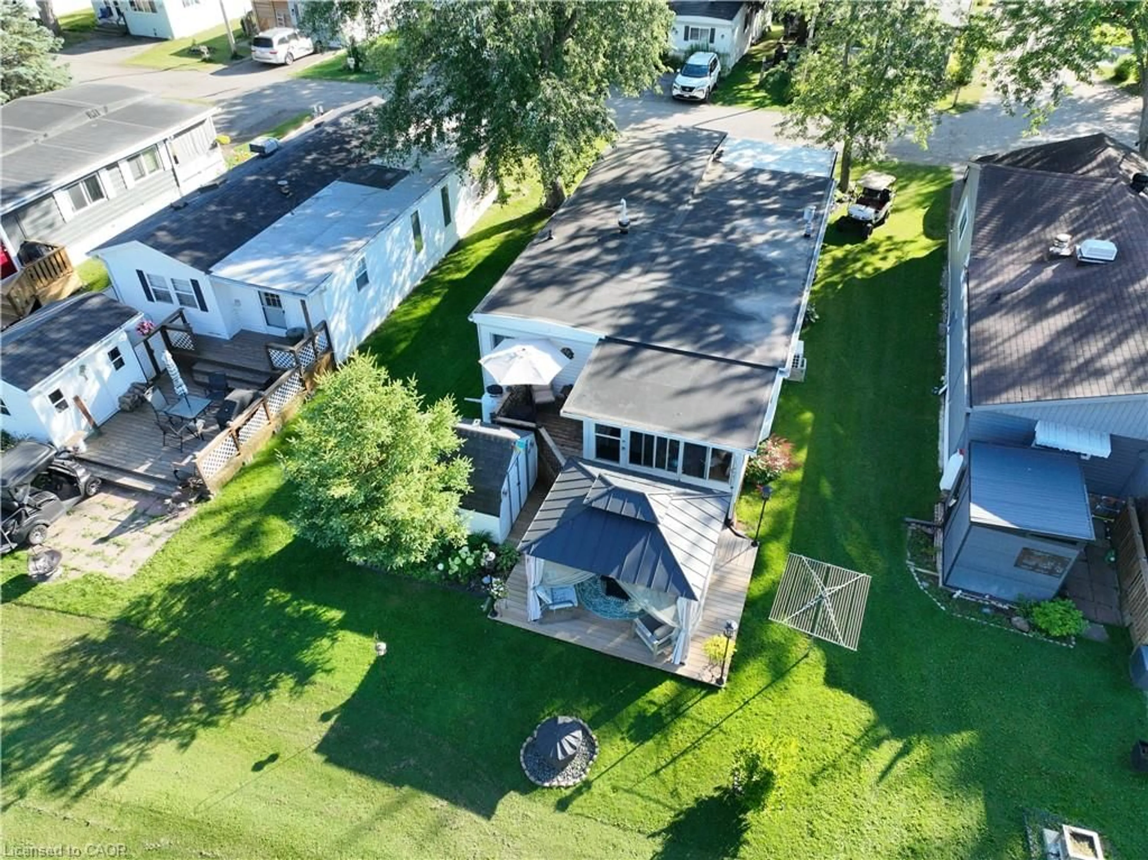 A pic from outside/outdoor area/front of a property/back of a property/a pic from drone, street for 580 Beaver Creek Rd #189, Waterloo Ontario N2J 3Z4