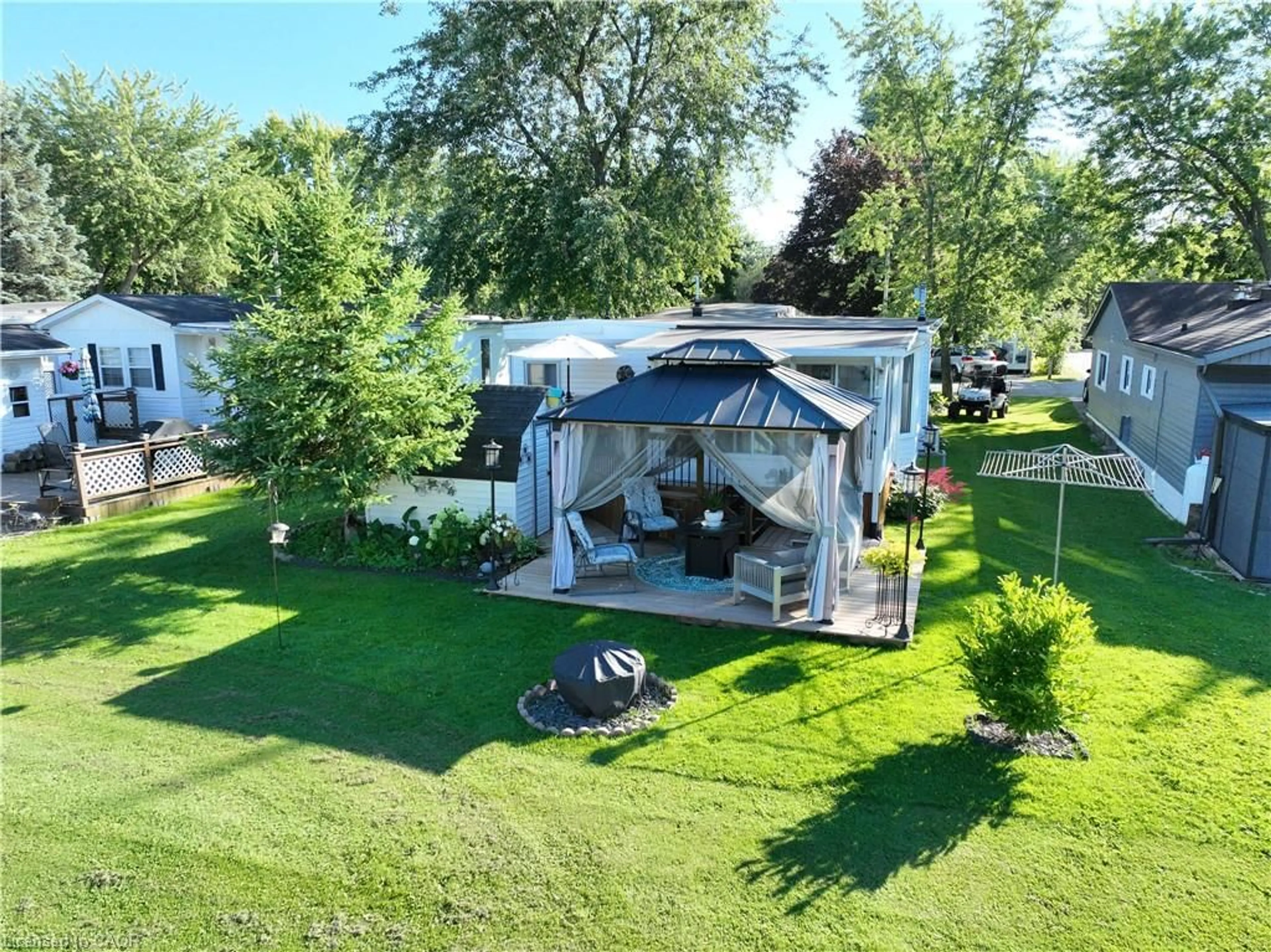 A pic from outside/outdoor area/front of a property/back of a property/a pic from drone, unknown for 580 Beaver Creek Rd #189, Waterloo Ontario N2J 3Z4