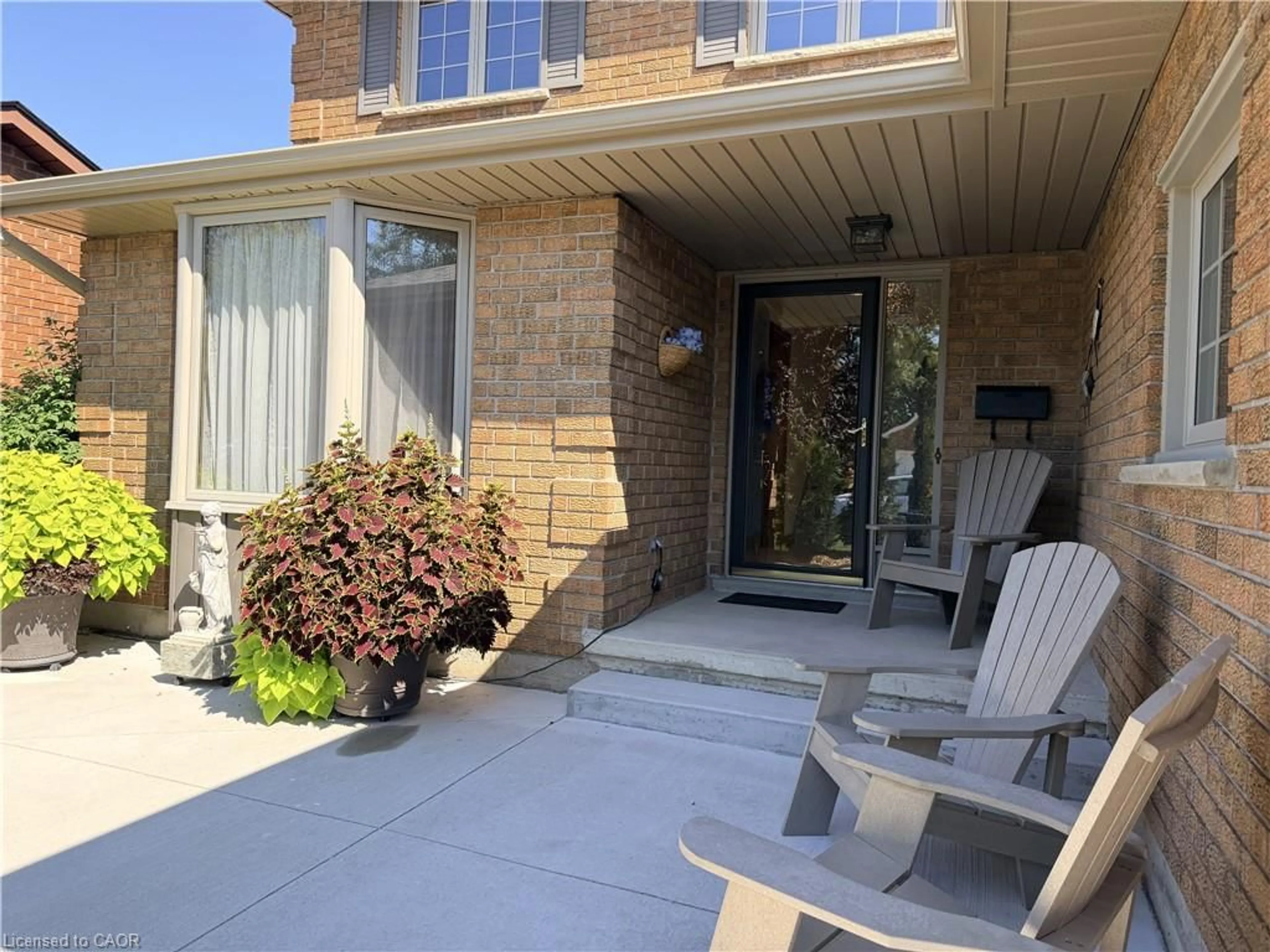 Patio, street for 7 Mann Ave, Simcoe Ontario N3Y 5J3