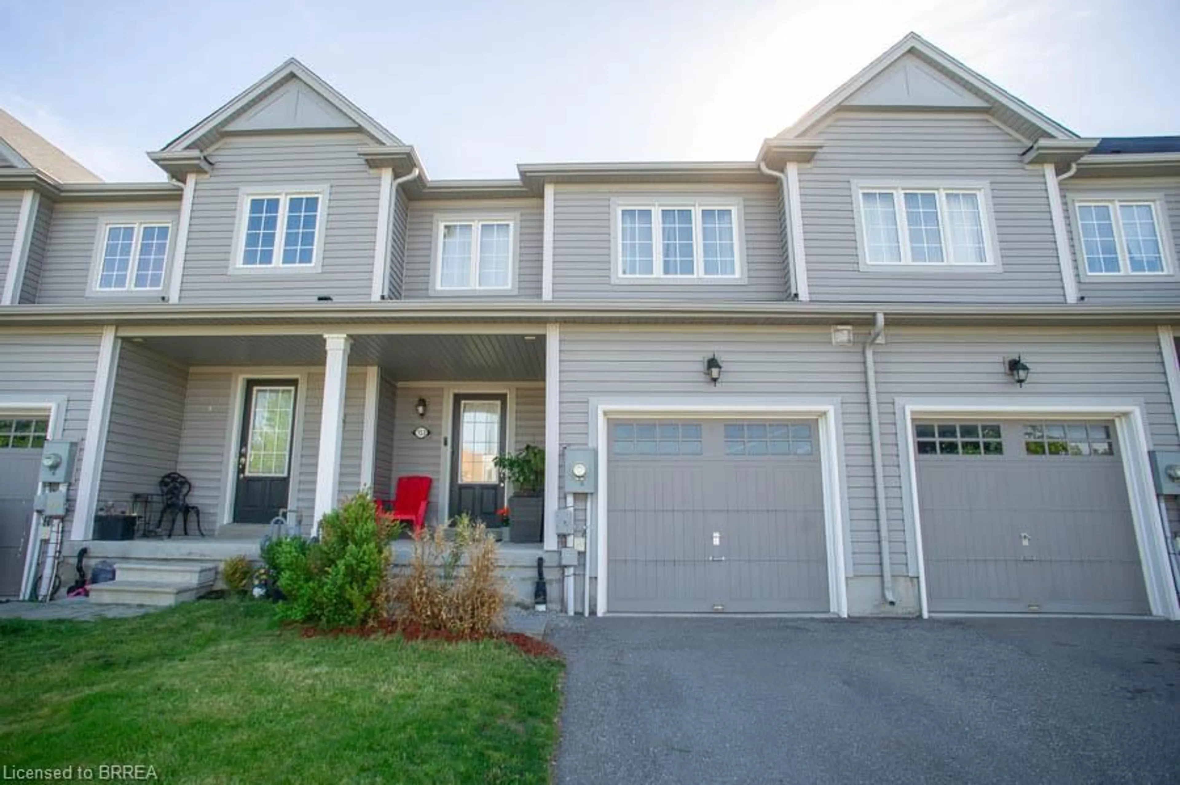 Home with vinyl exterior material, street for 153 English Lane, Brantford Ontario N3T 0J3