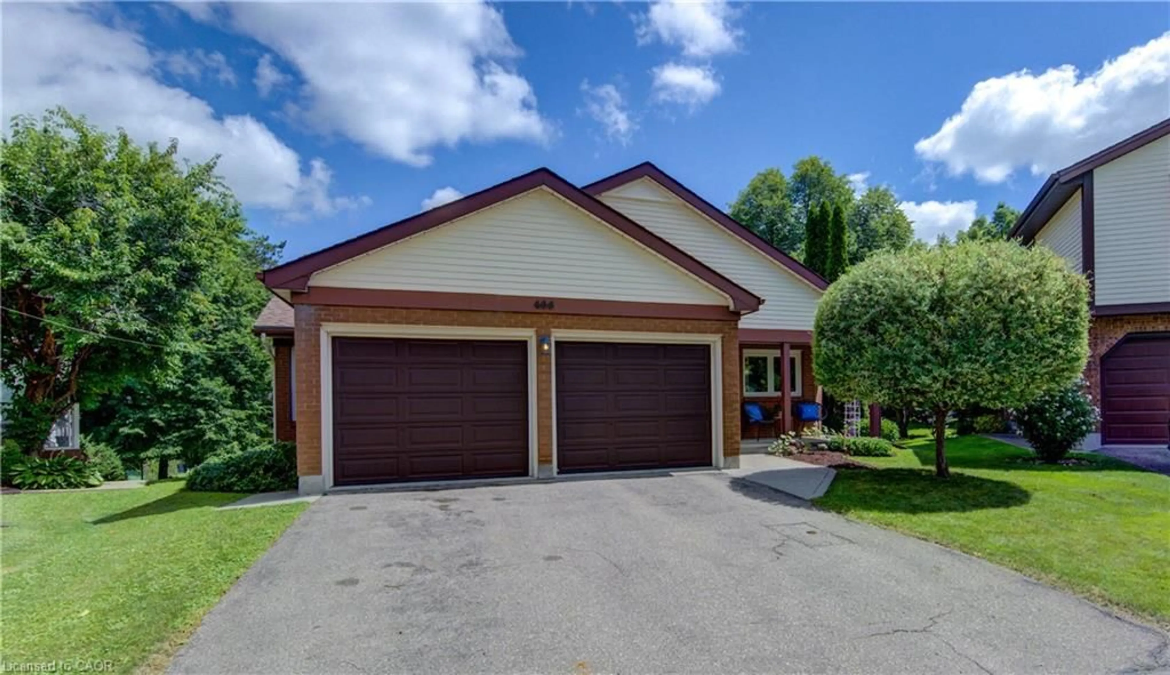 Indoor garage for 466 Belgreen Way, Waterloo Ontario N2L 5X5