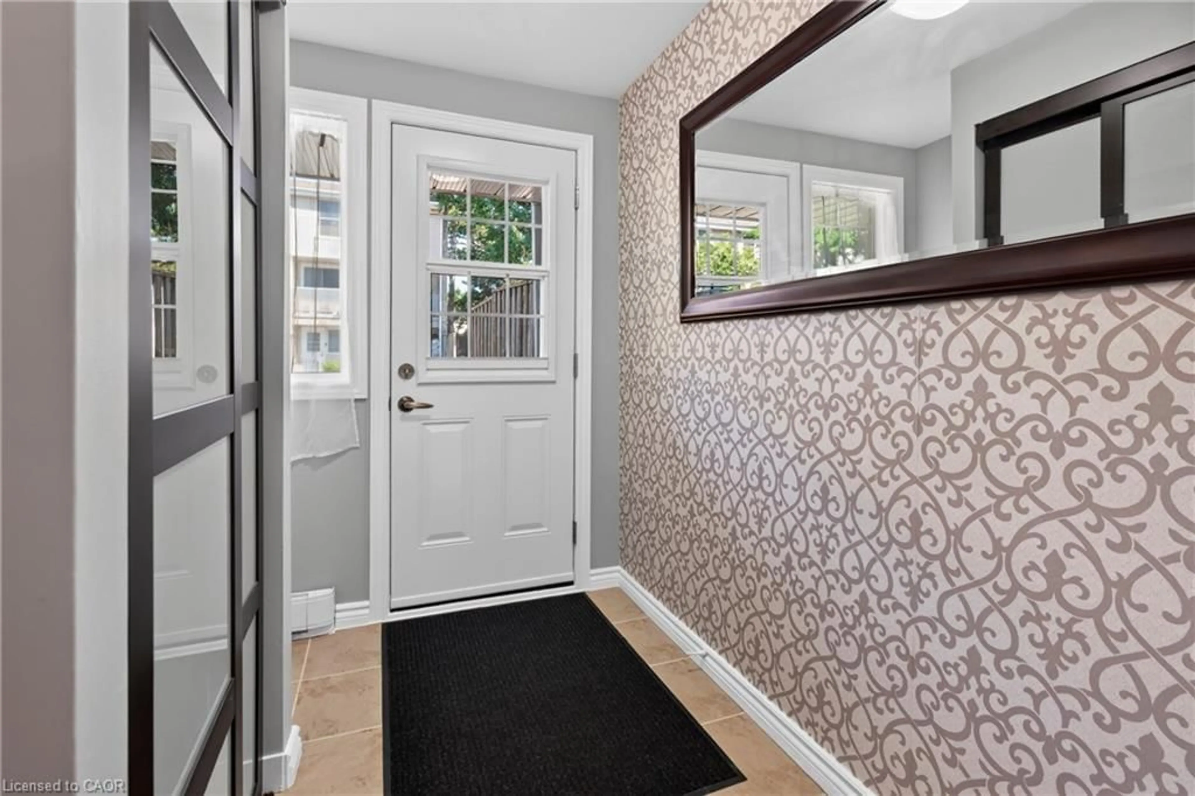 Indoor entryway for 35 Breckenridge Dr #29, Kitchener Ontario N2B 3H5
