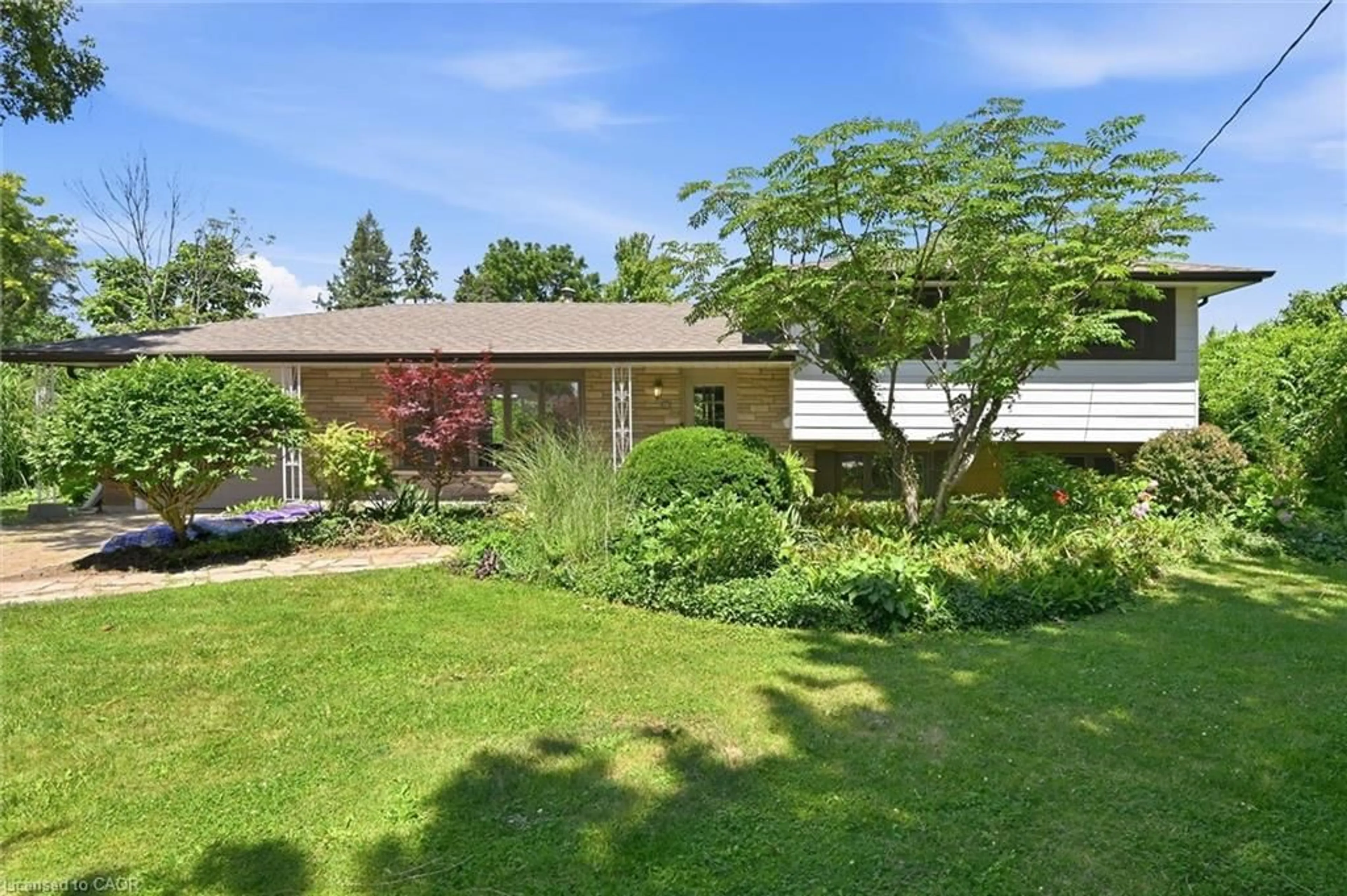 A pic from outside/outdoor area/front of a property/back of a property/a pic from drone, street for 34 Christopher Dr, Hamilton Ontario L9B 1G7