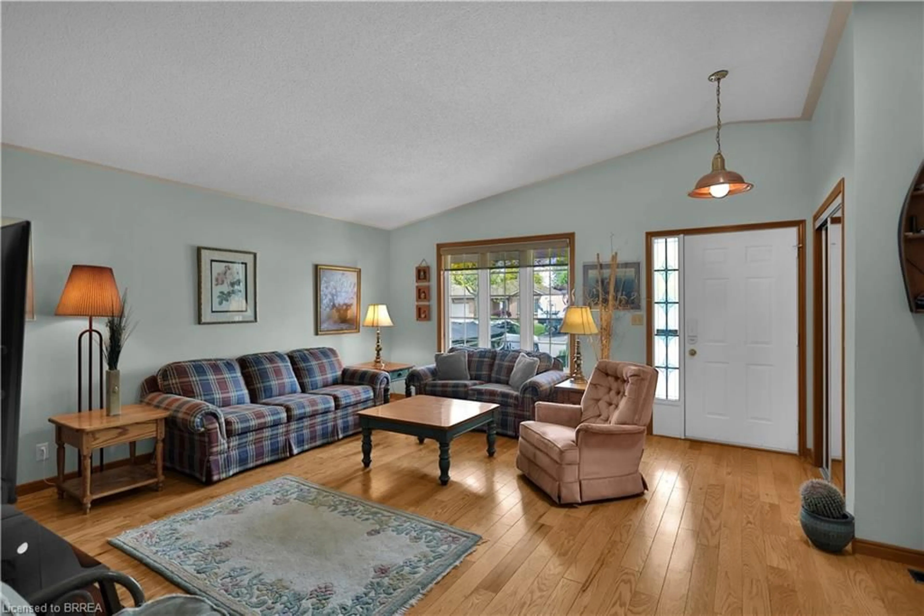 Living room with furniture, wood/laminate floor for 46 Anderson Ave, Simcoe Ontario N3Y 5K8